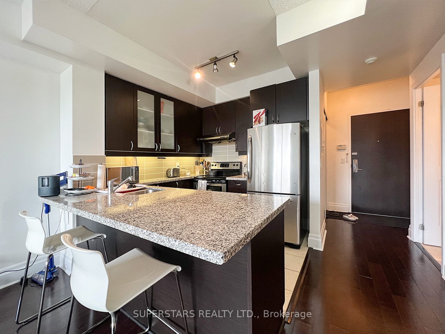 1 Upper Duke Cres, #402A