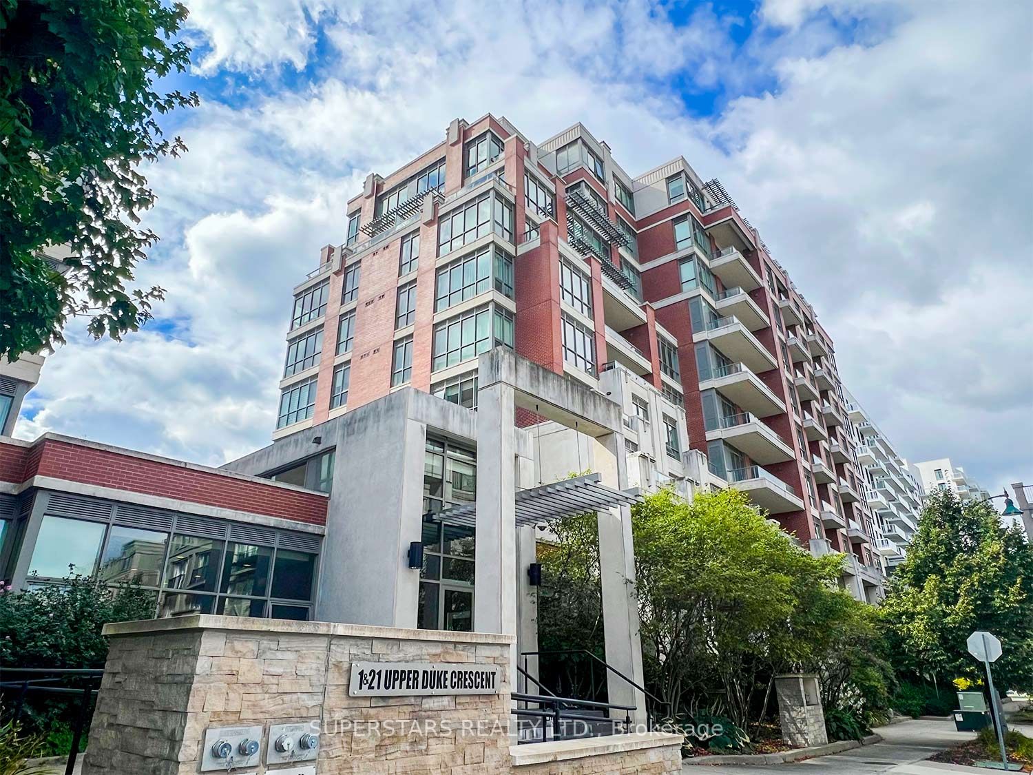 1 Upper Duke Cres, #402A