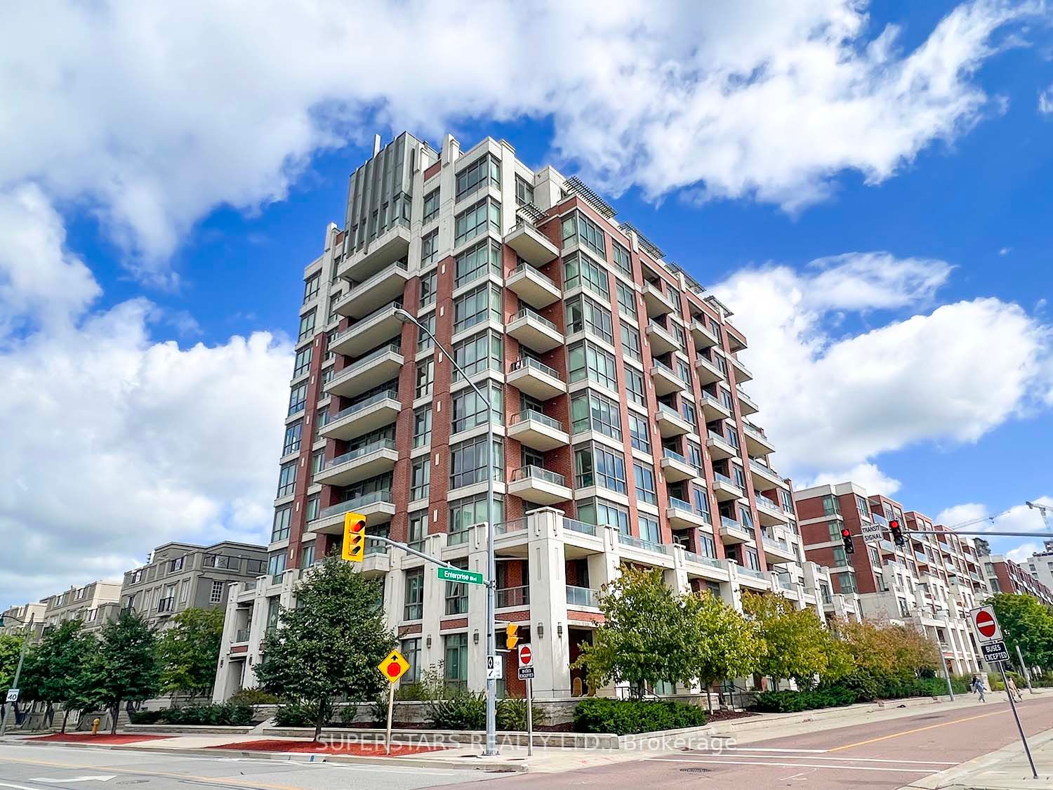 1 Upper Duke Cres, #402A