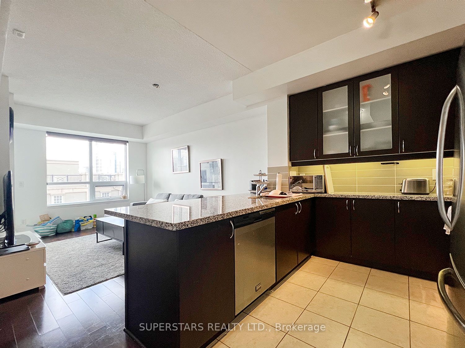1 Upper Duke Cres, #402A