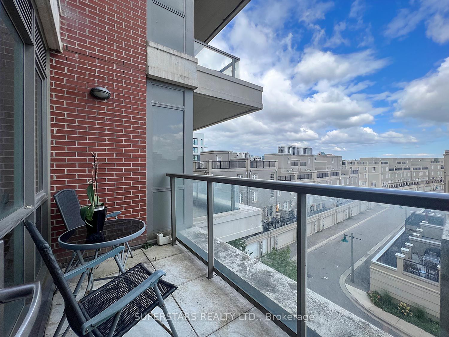 1 Upper Duke Cres, #402A