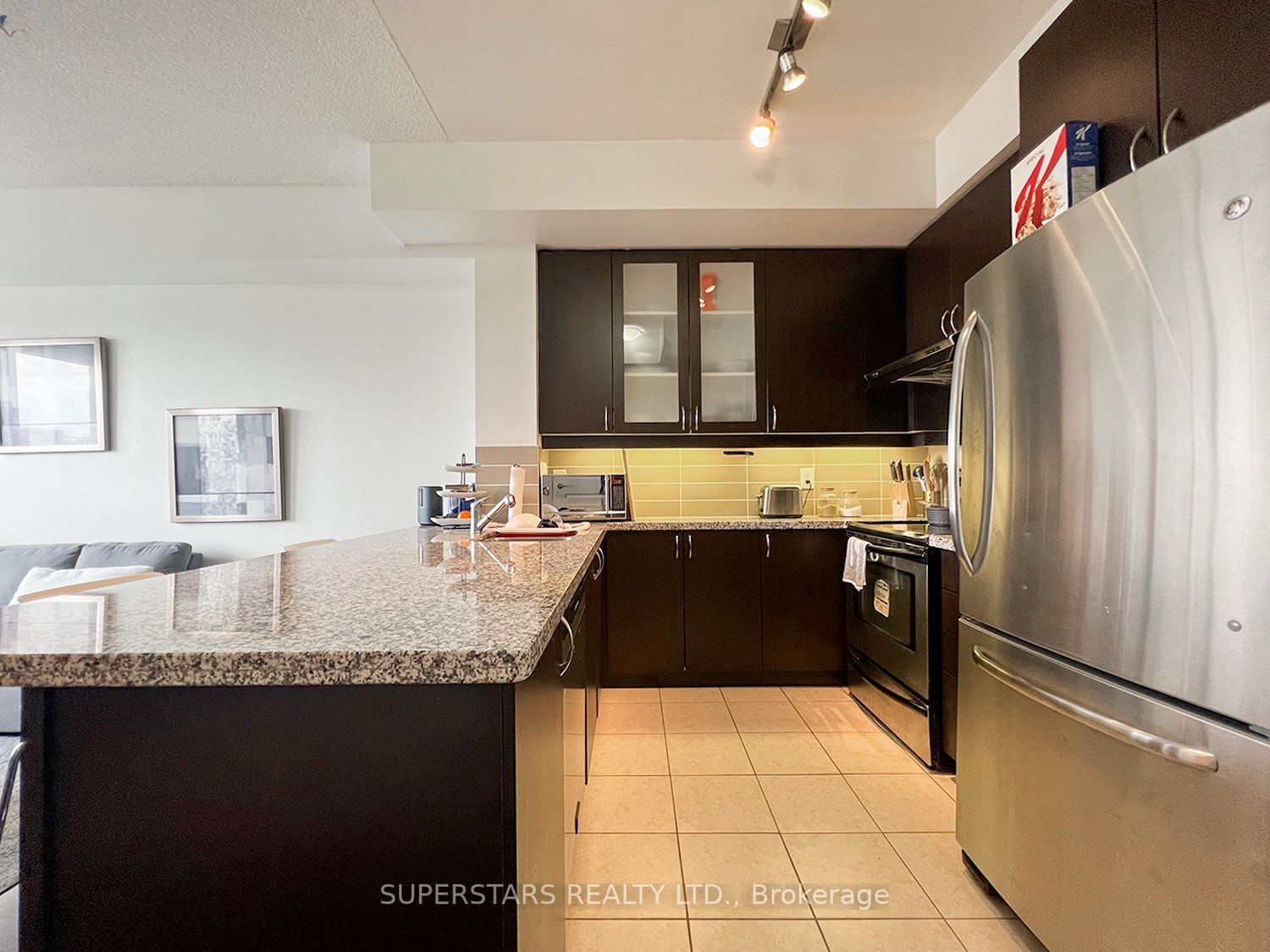 1 Upper Duke Cres, #402A