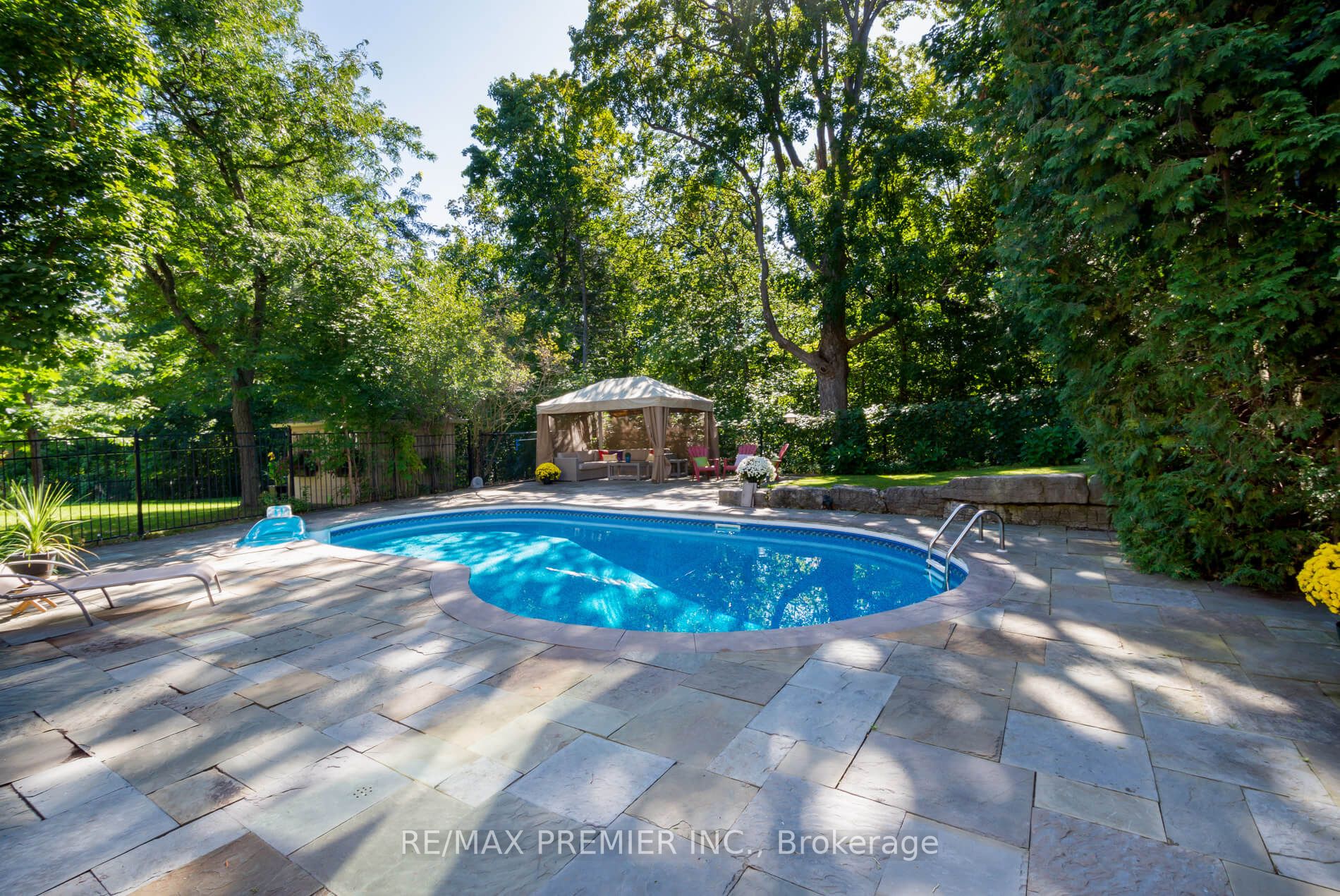 83 Longview Cres