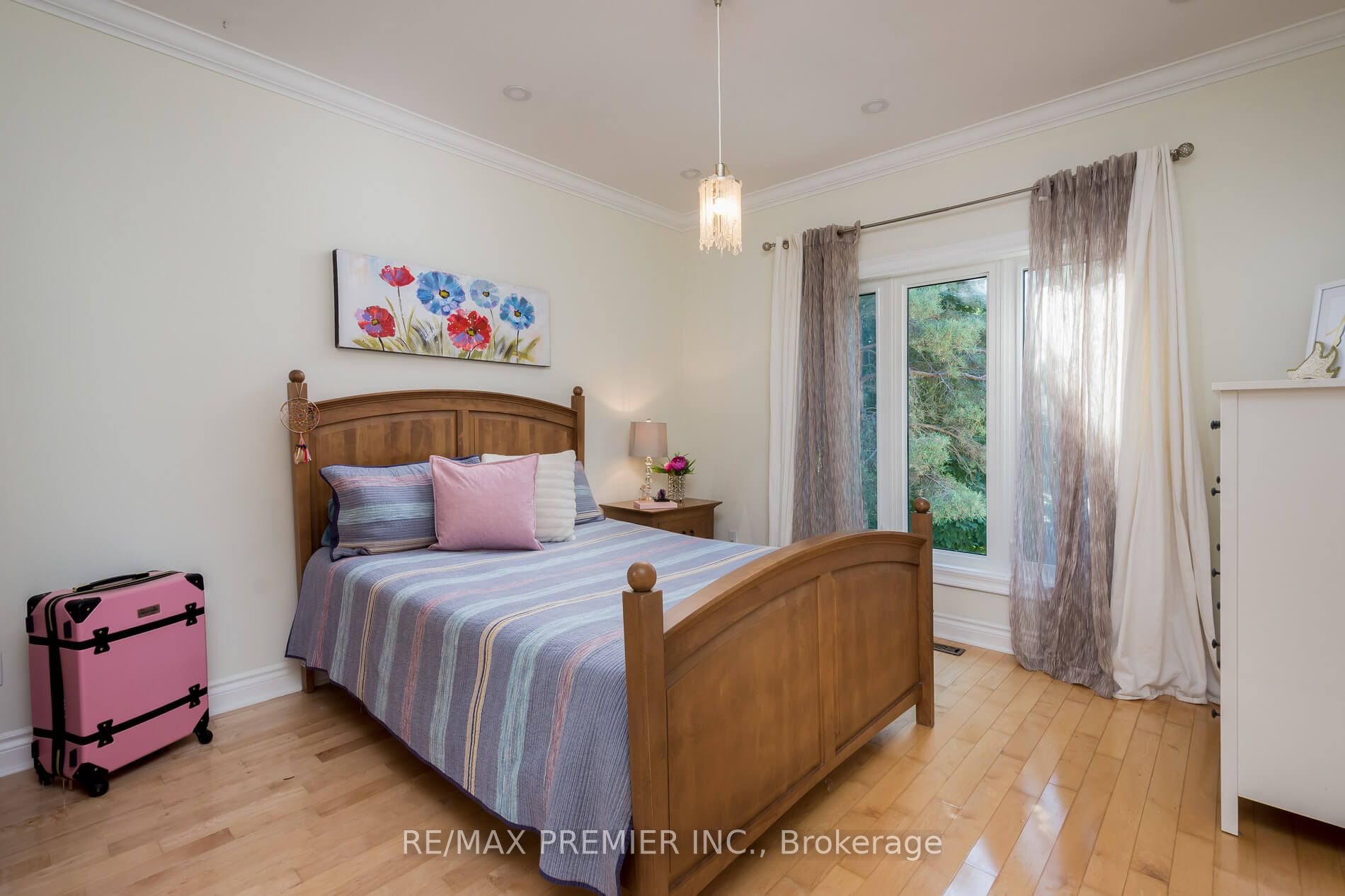 83 Longview Cres