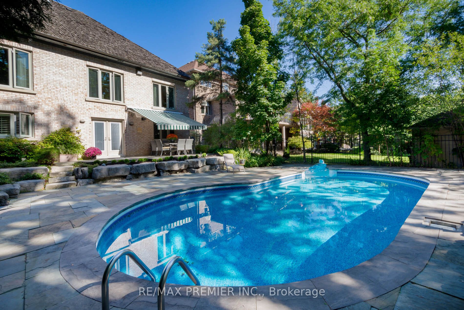 83 Longview Cres