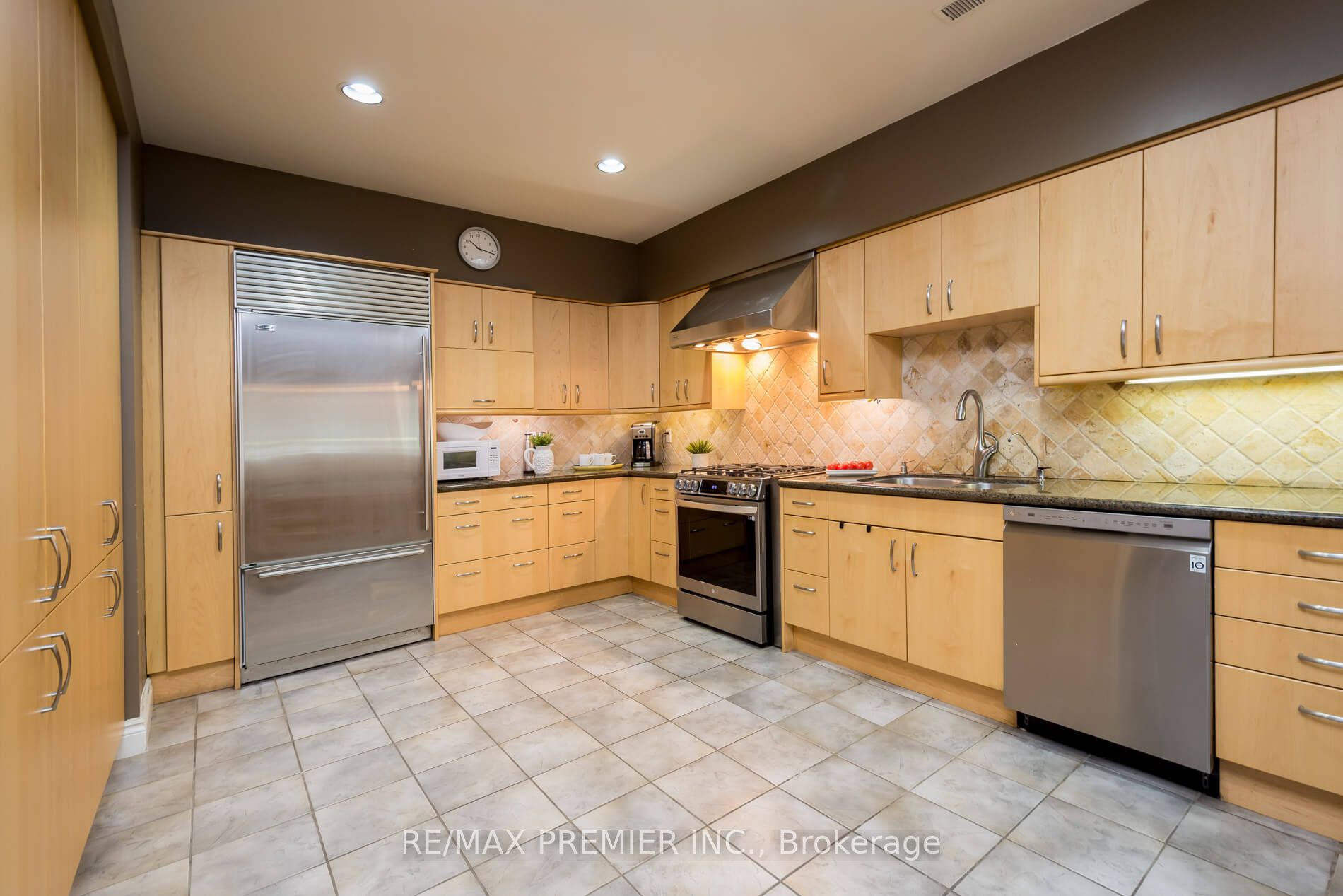 83 Longview Cres