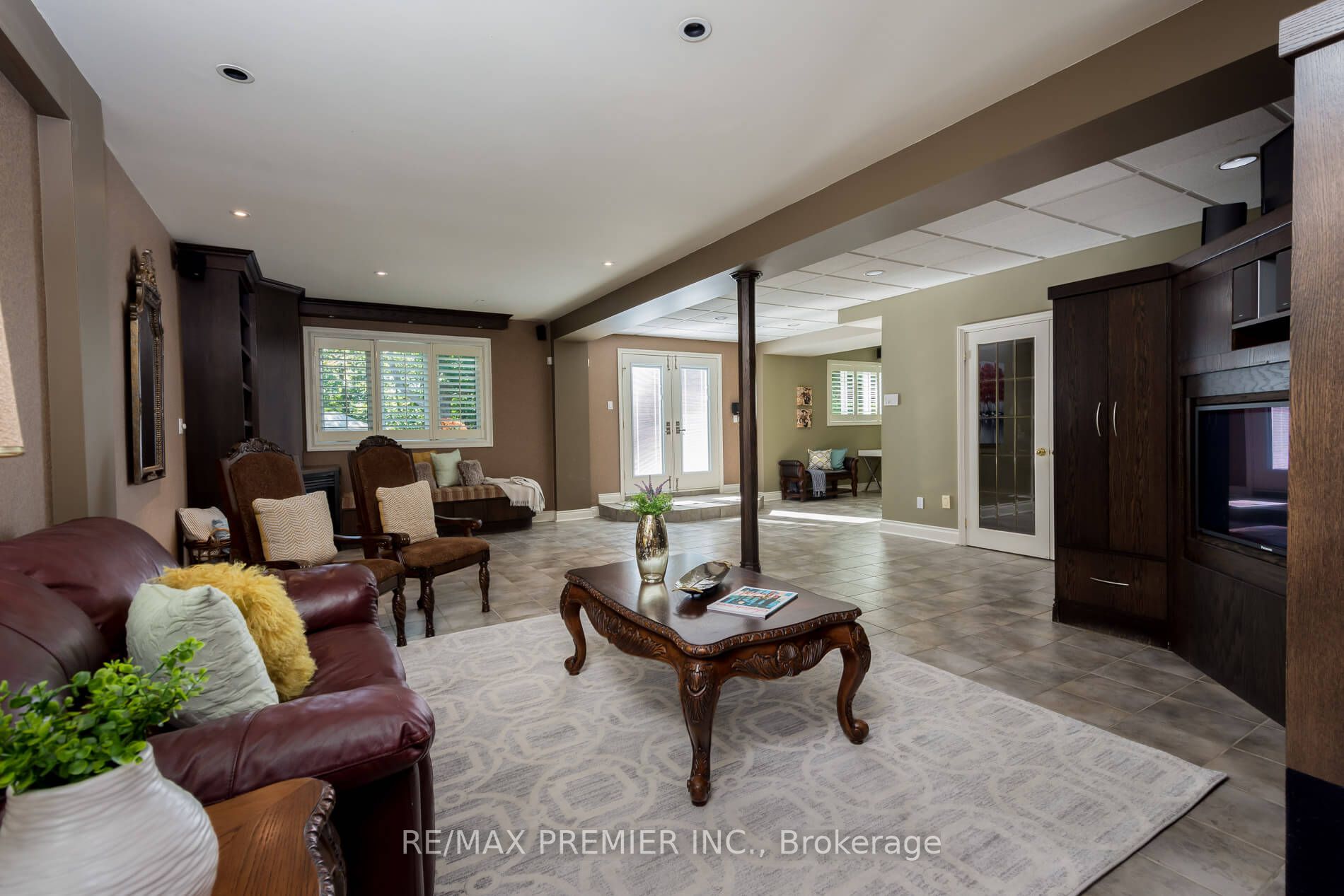 83 Longview Cres