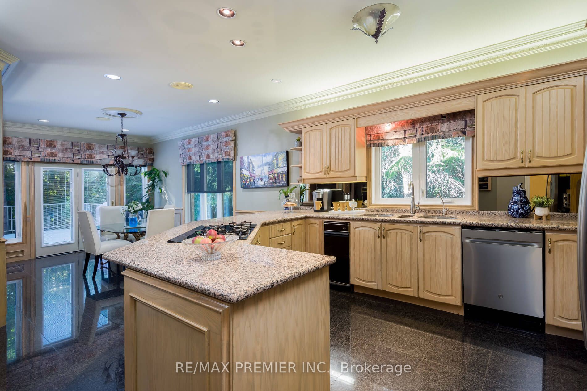 83 Longview Cres