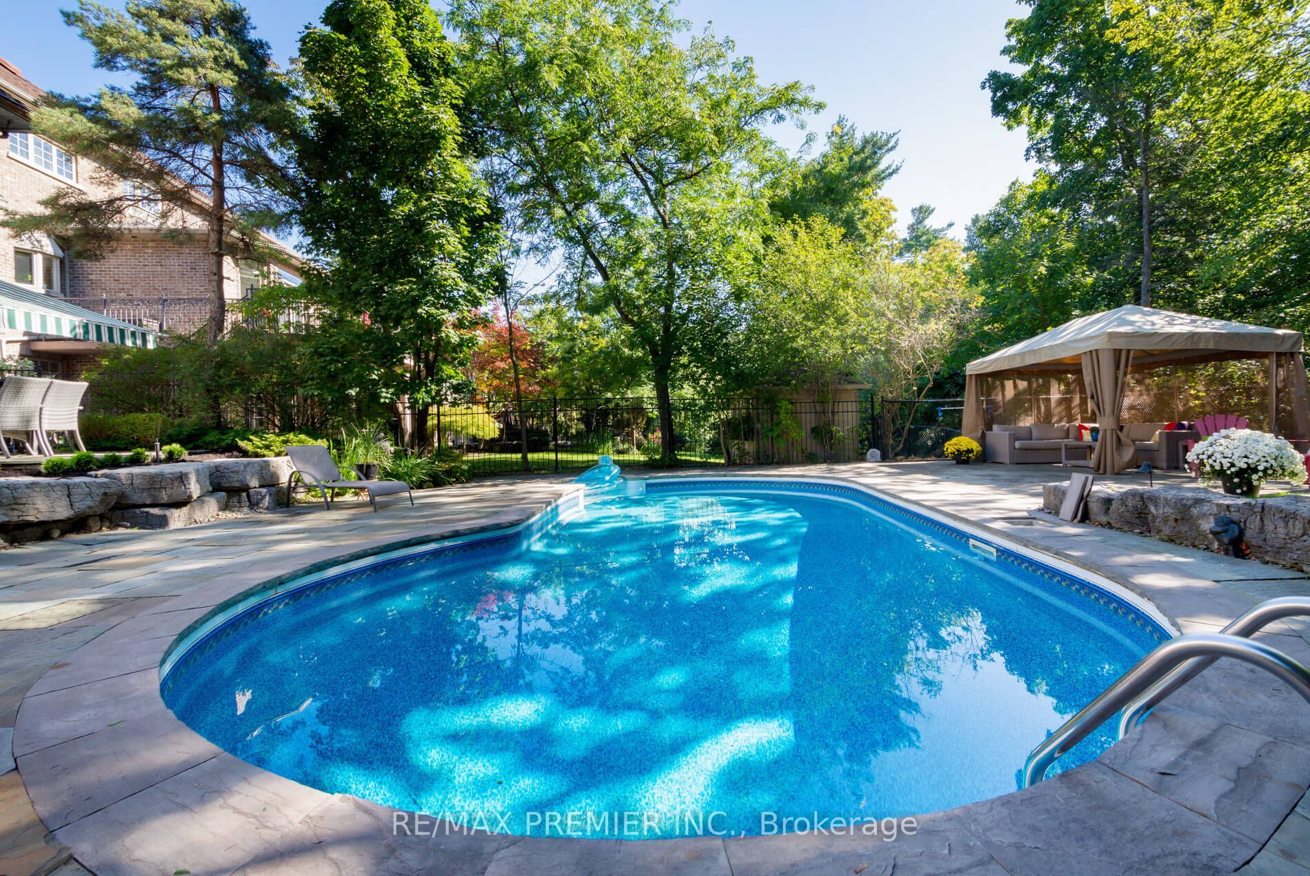 83 Longview Cres