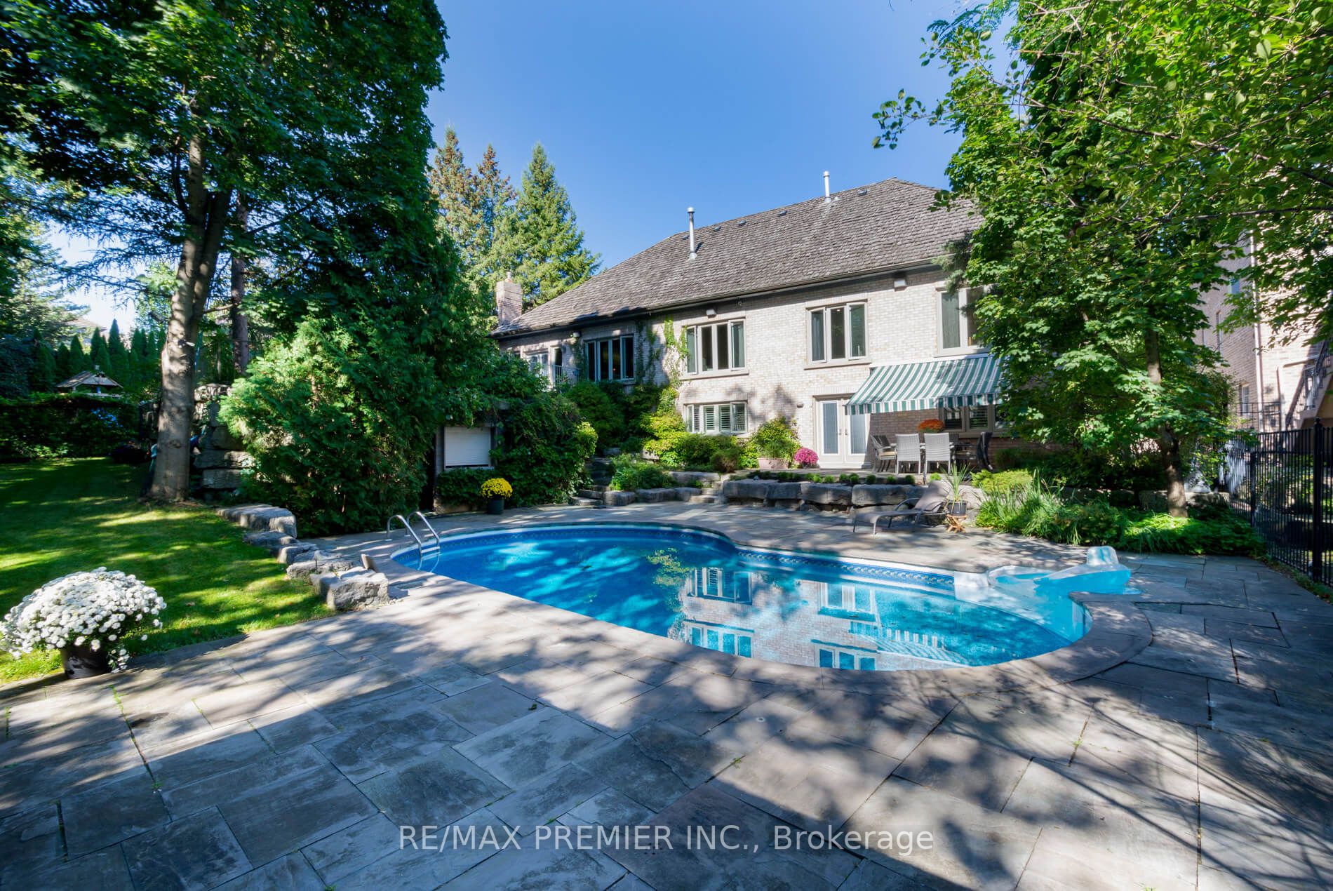 83 Longview Cres