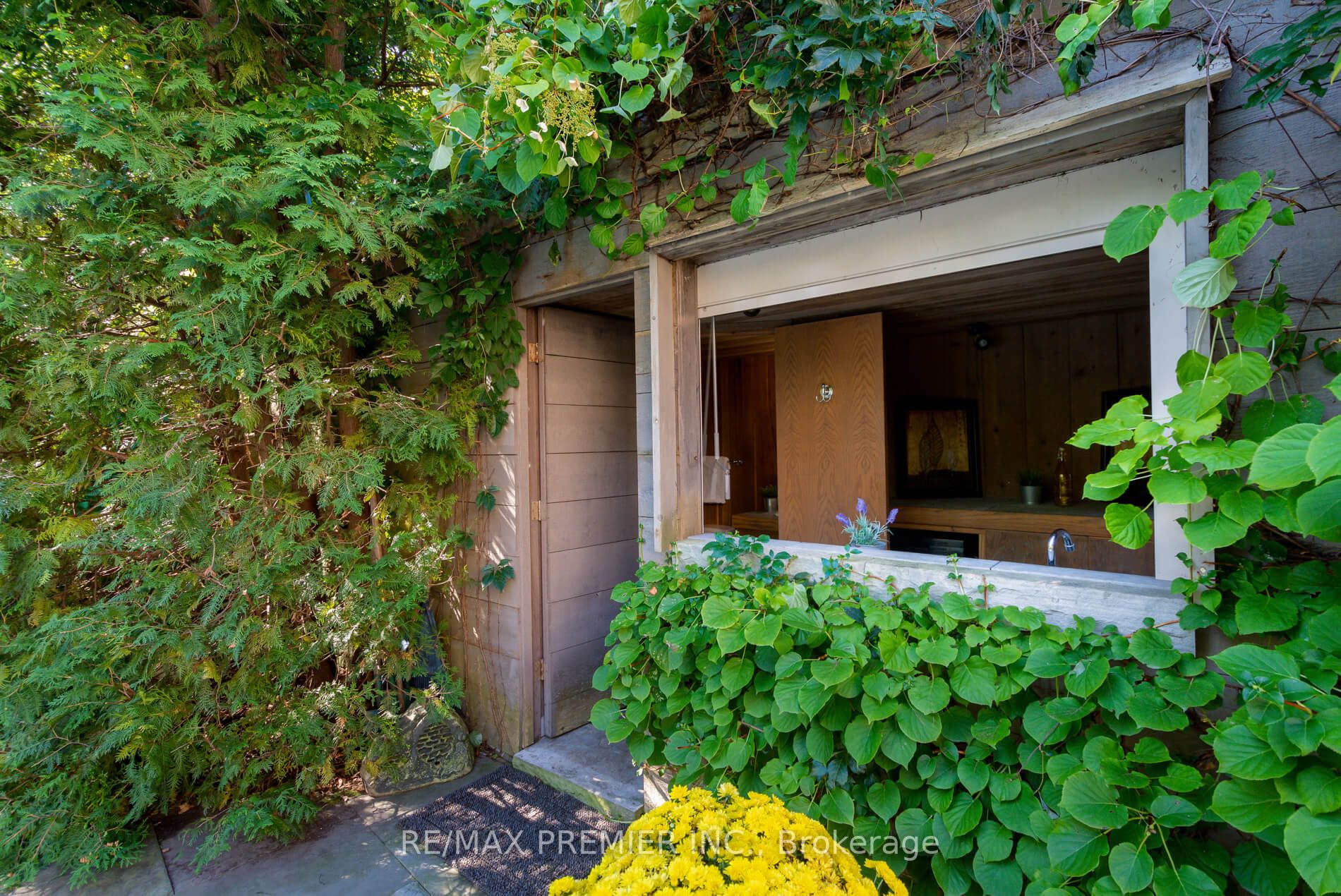 83 Longview Cres