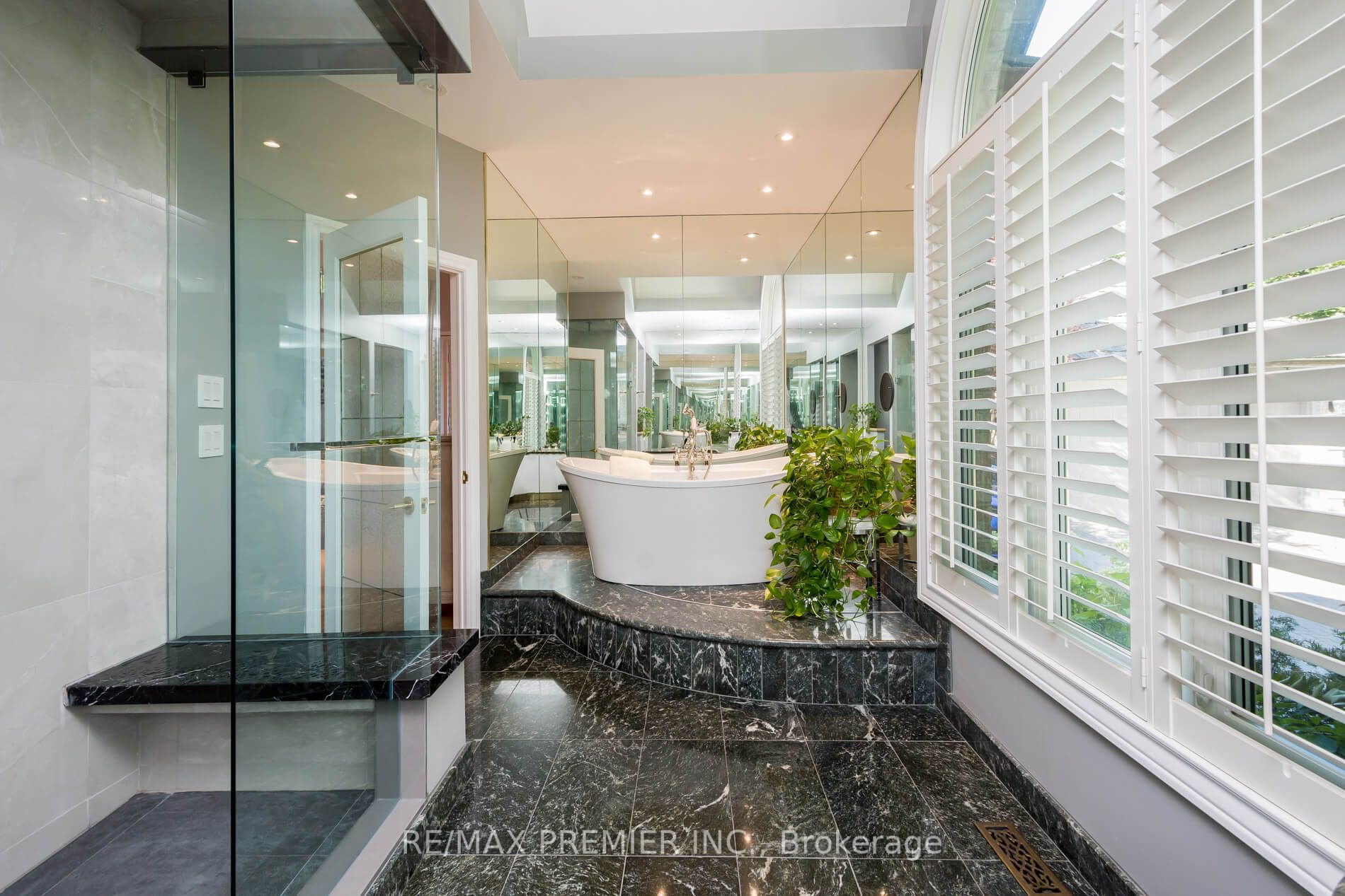 83 Longview Cres