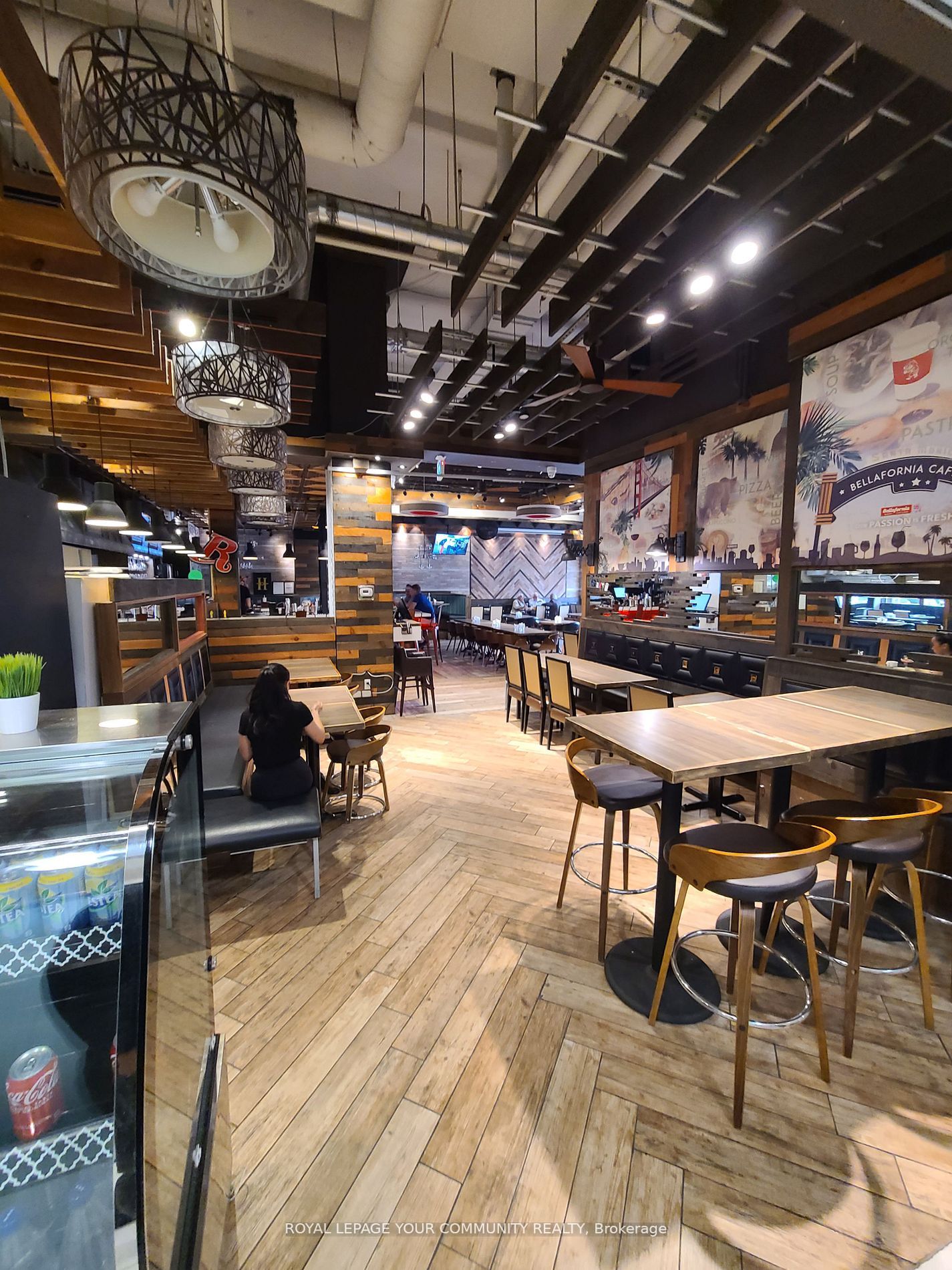 7181 Yonge St St, #10 & 11