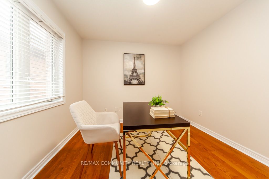 132 Oakborough Dr