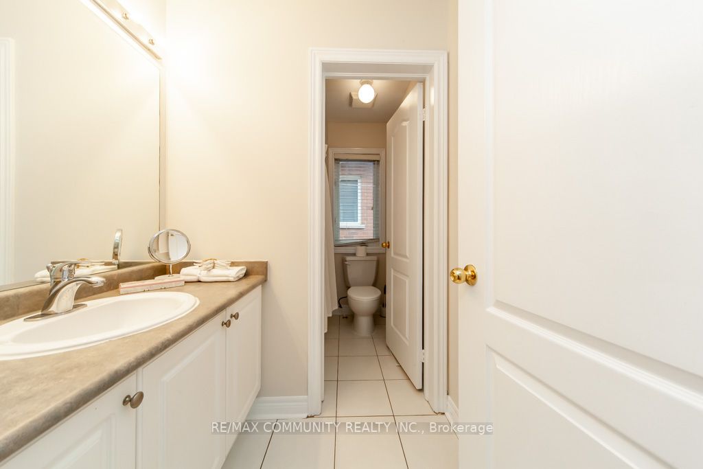 132 Oakborough Dr