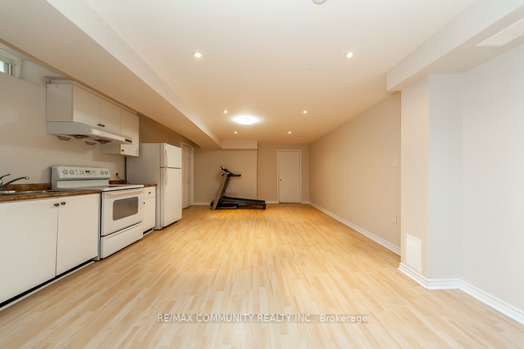 132 Oakborough Dr
