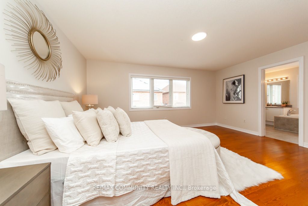 132 Oakborough Dr