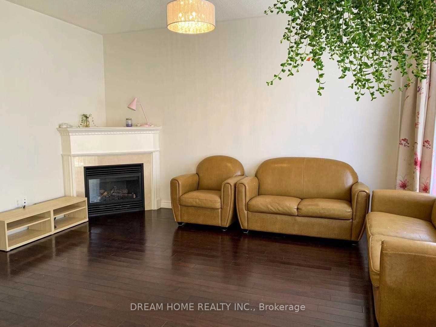 38 William Berczy Blvd