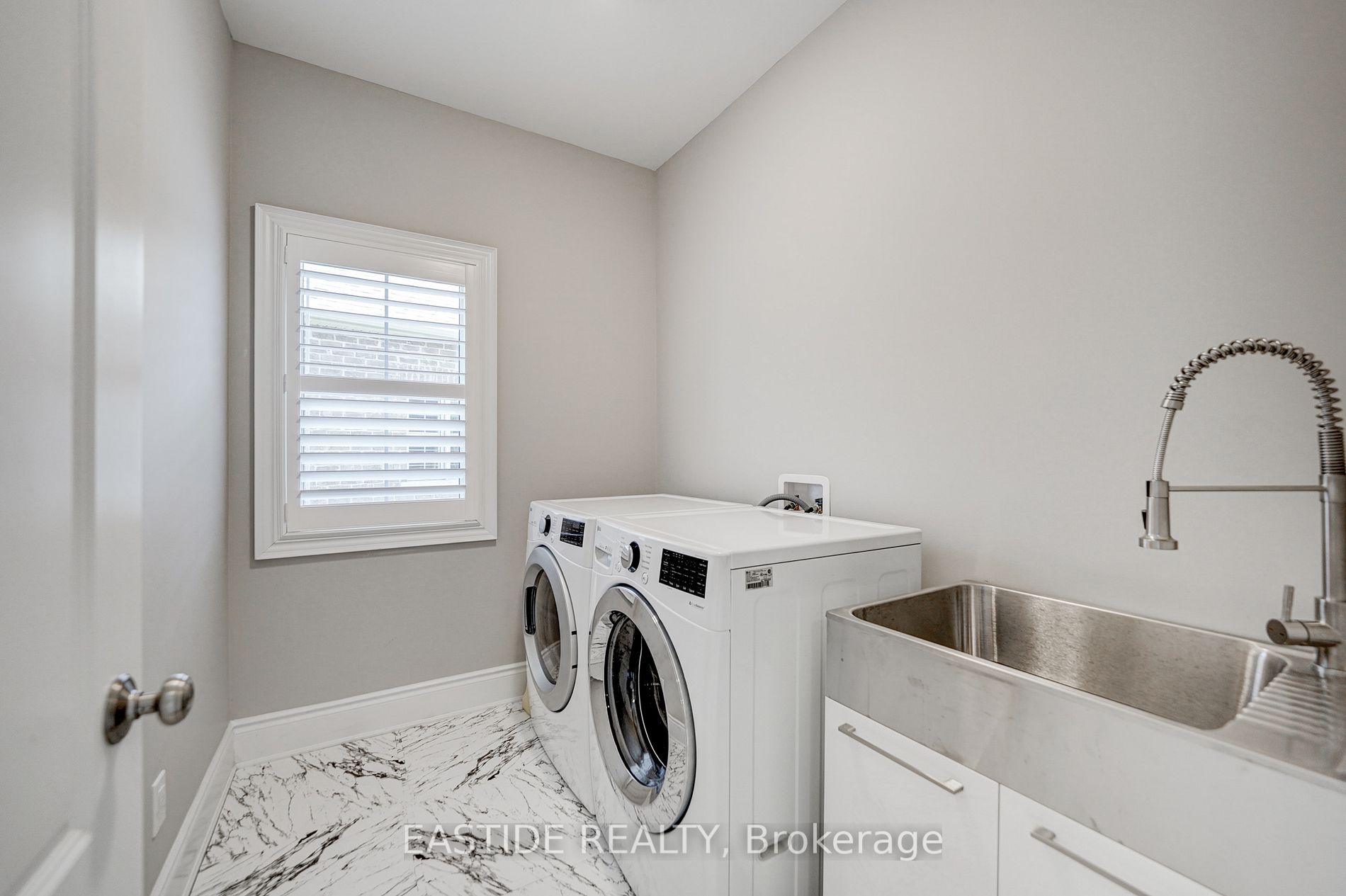 52 Ken Sinclair Cres