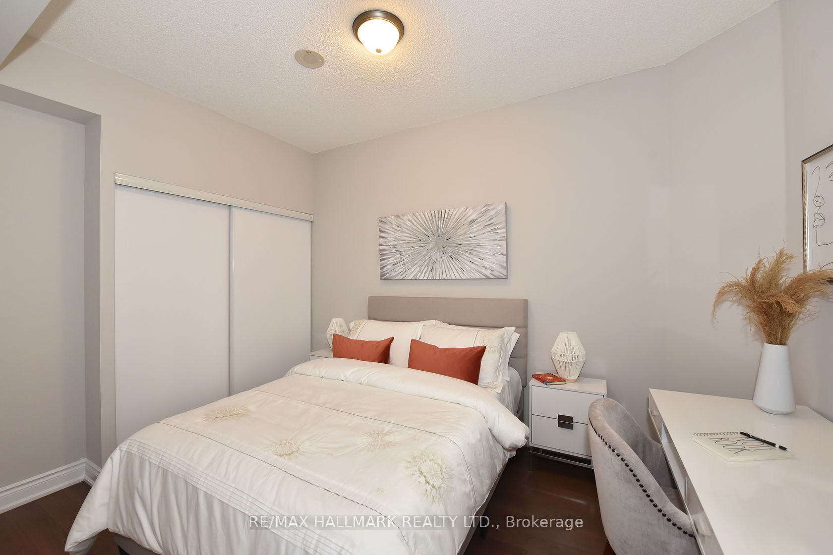 99 South Town Centre Blvd, #802