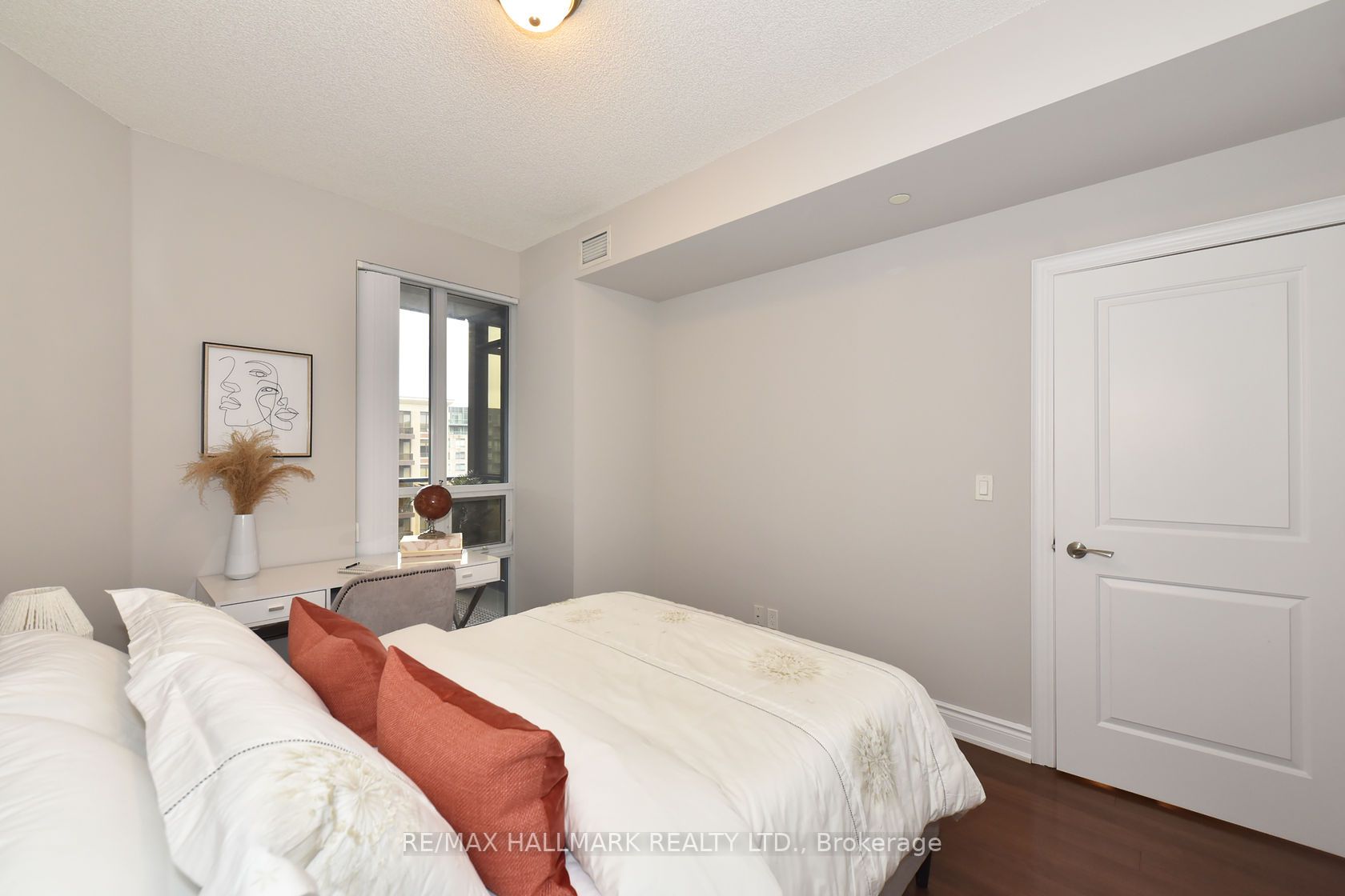99 South Town Centre Blvd, #802