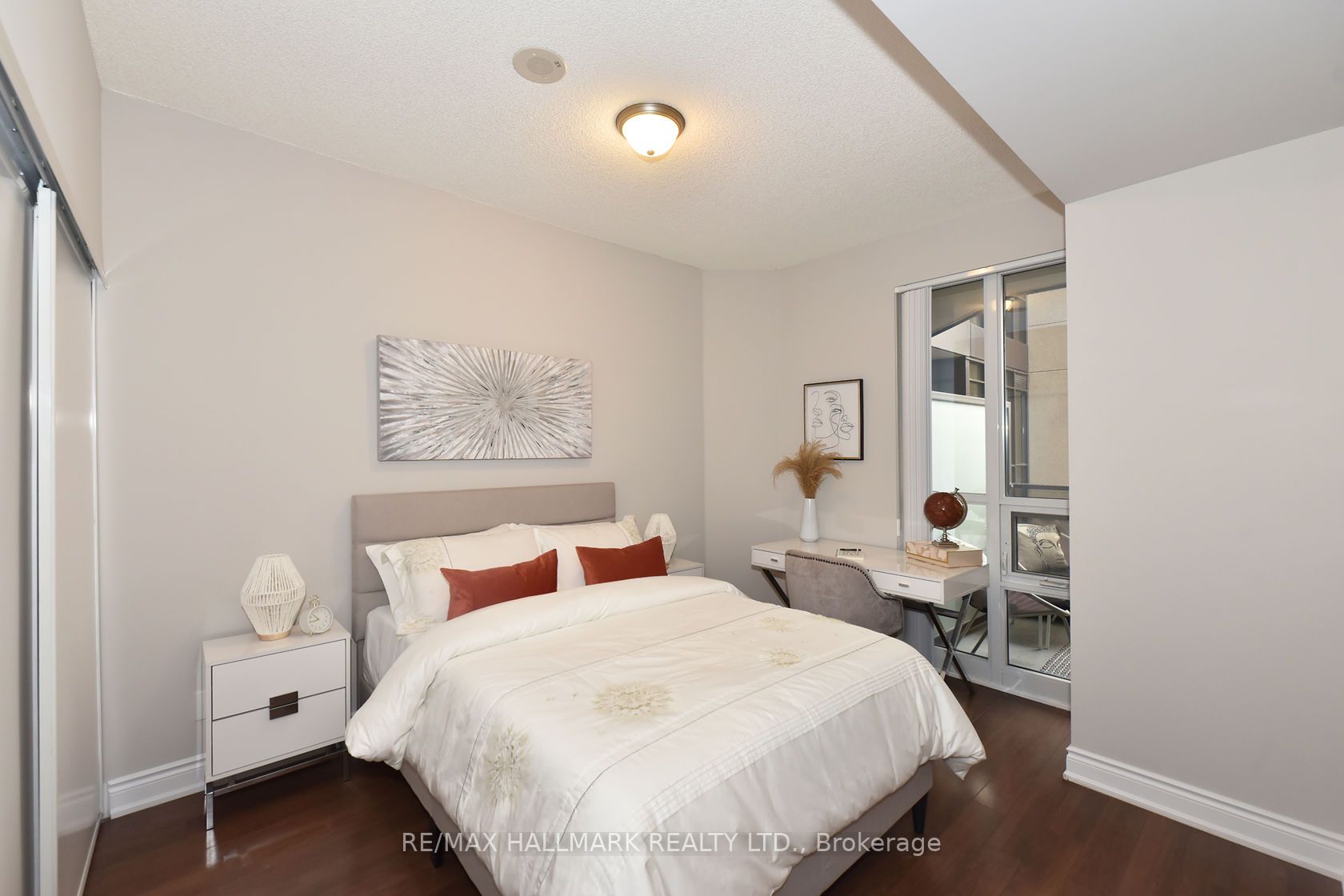 99 South Town Centre Blvd, #802