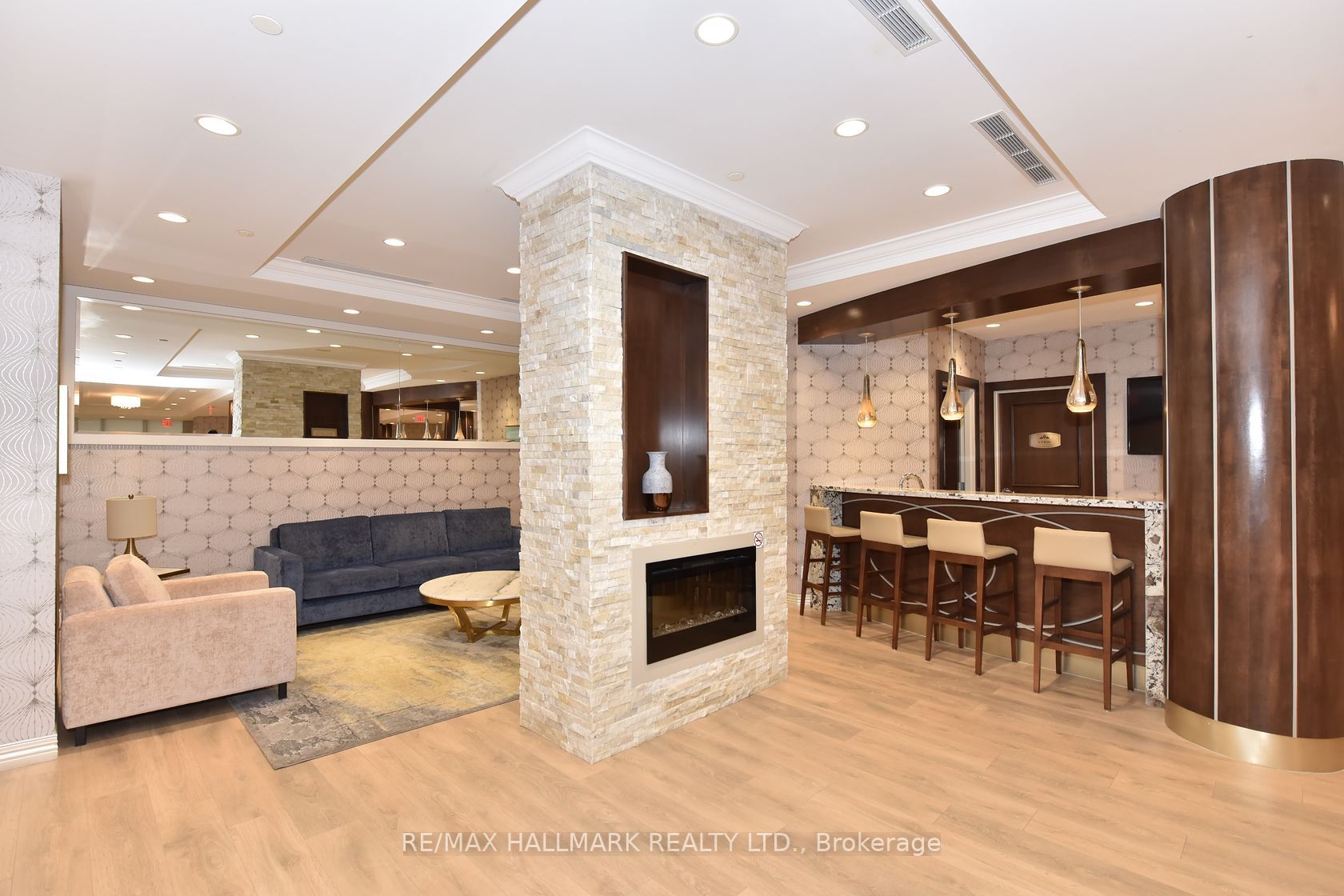 99 South Town Centre Blvd, #802