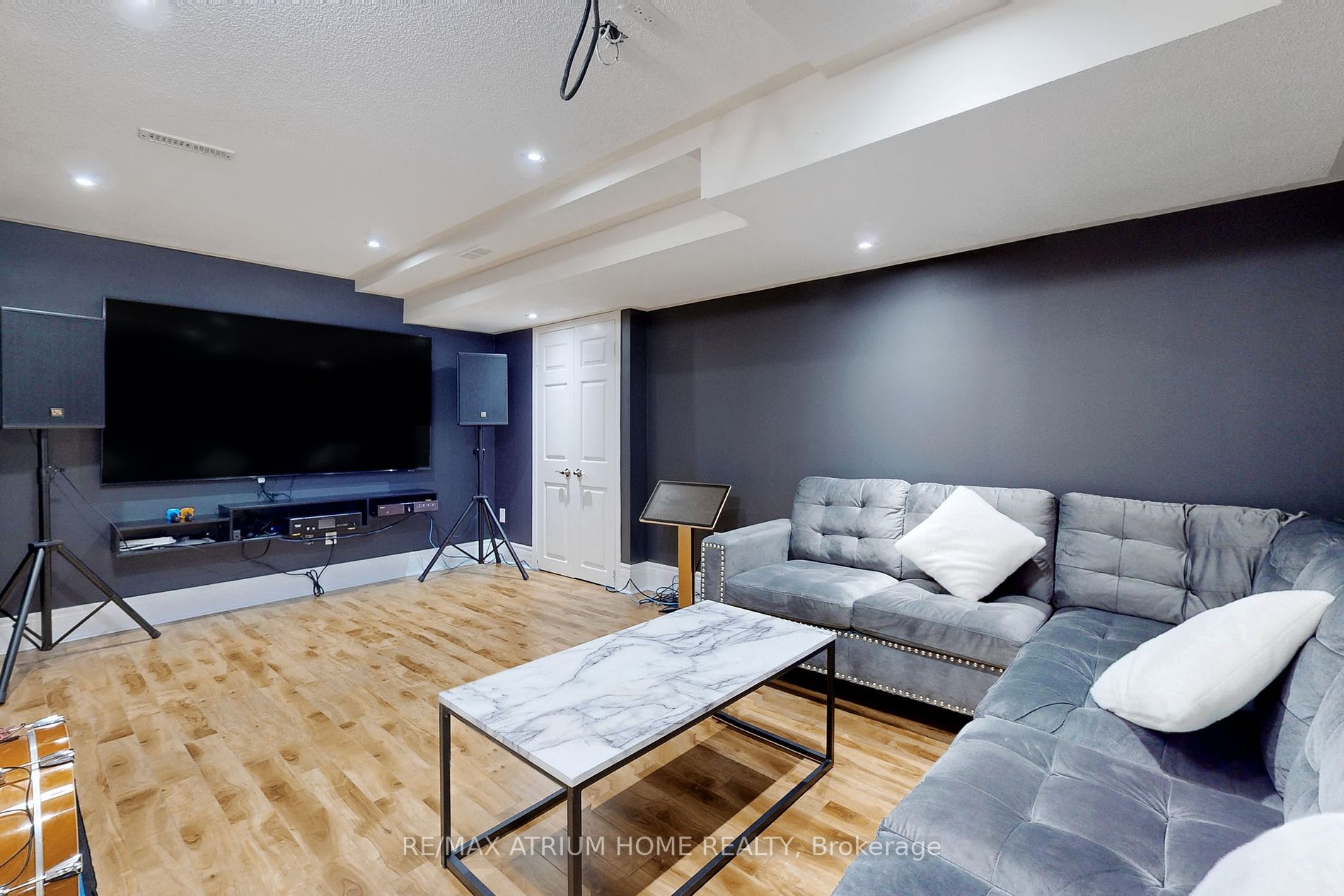 31 Hazelton Avenue