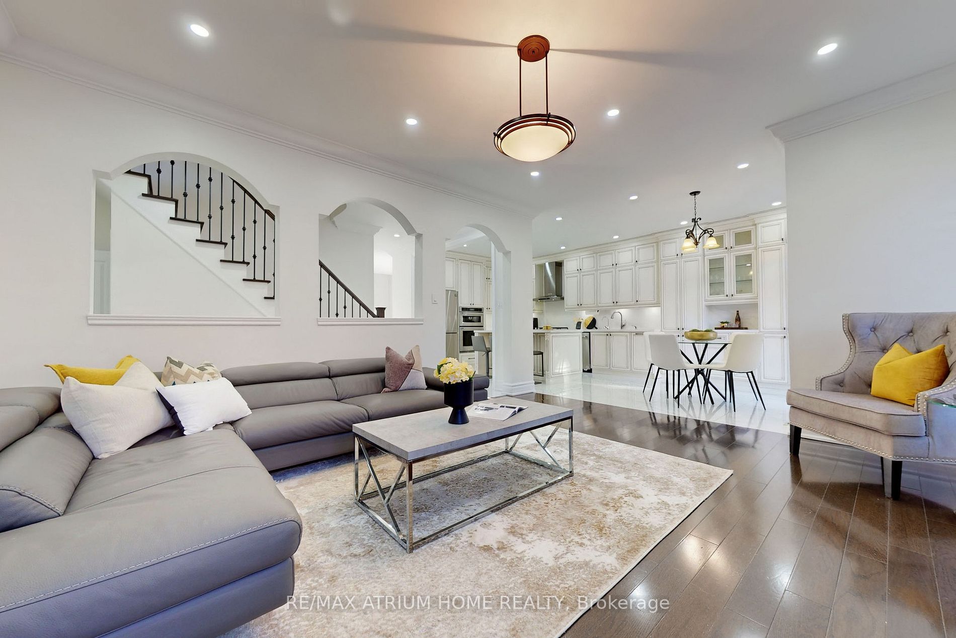 31 Hazelton Avenue