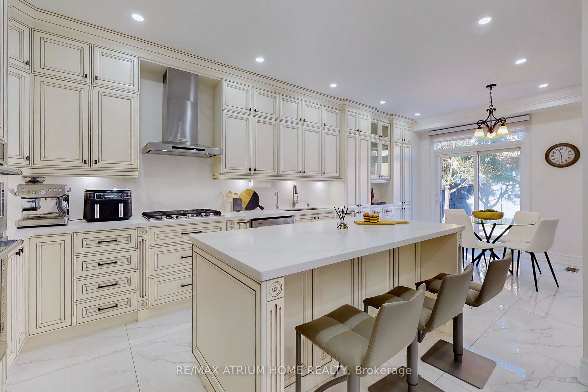 31 Hazelton Avenue