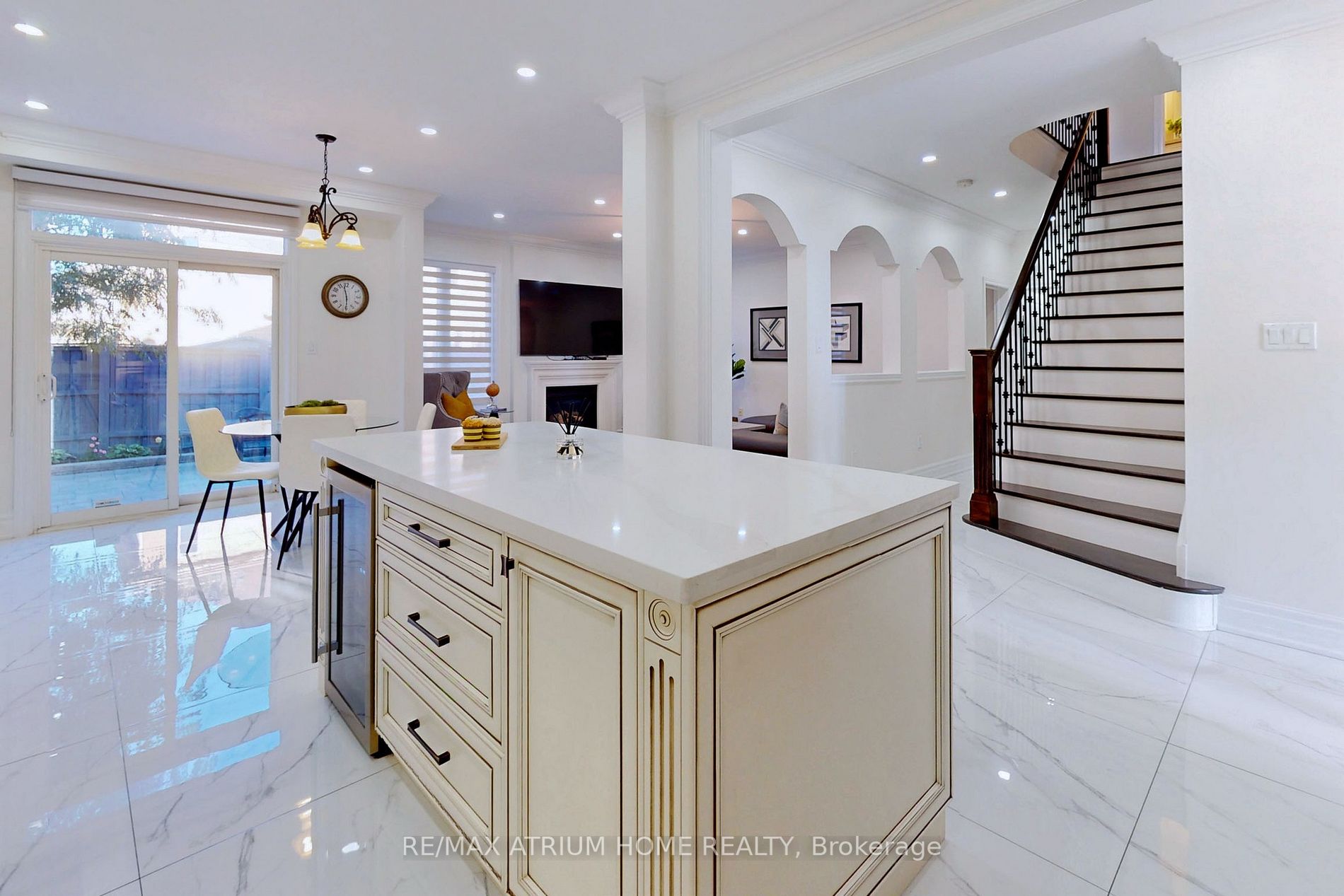 31 Hazelton Avenue