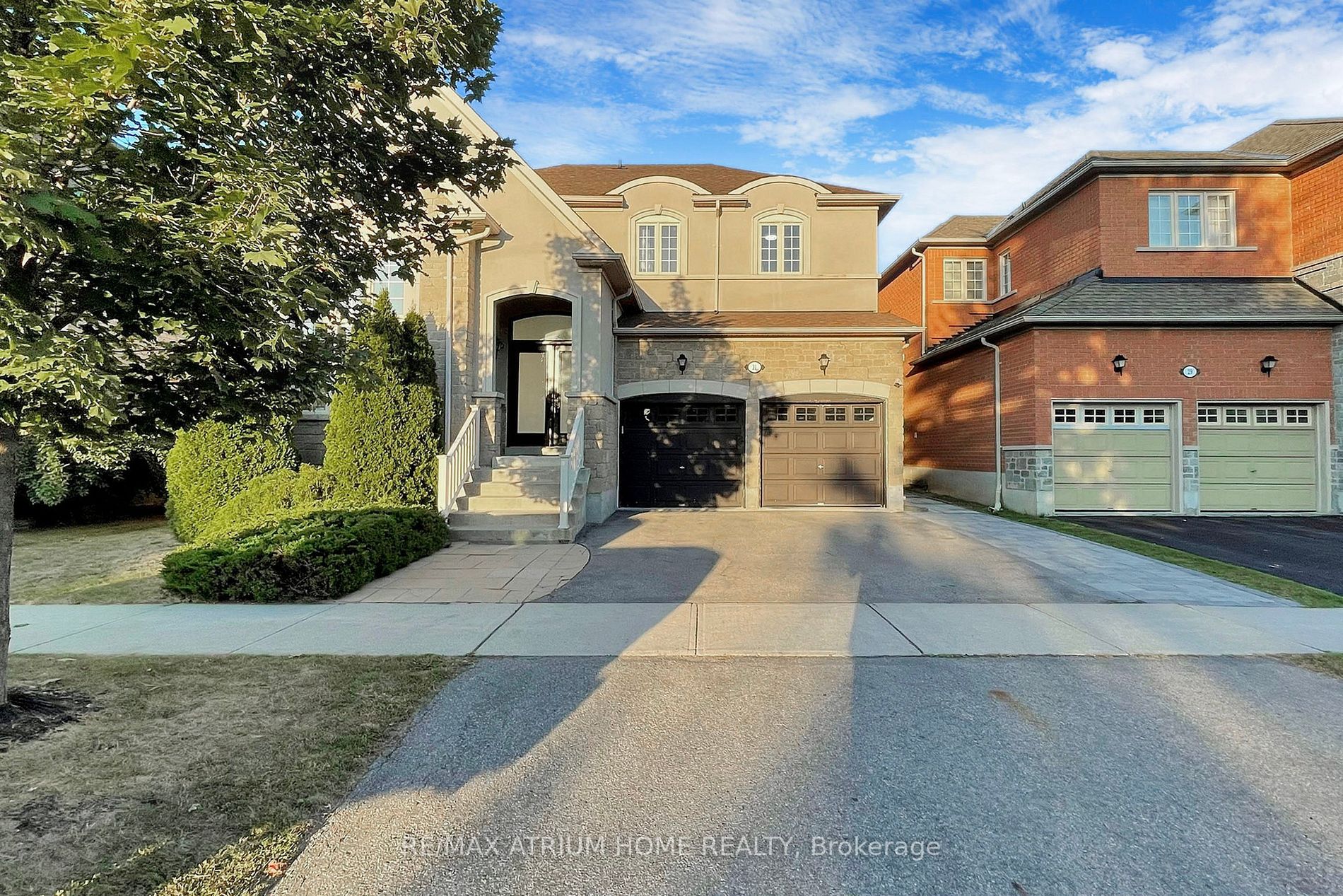31 Hazelton Ave