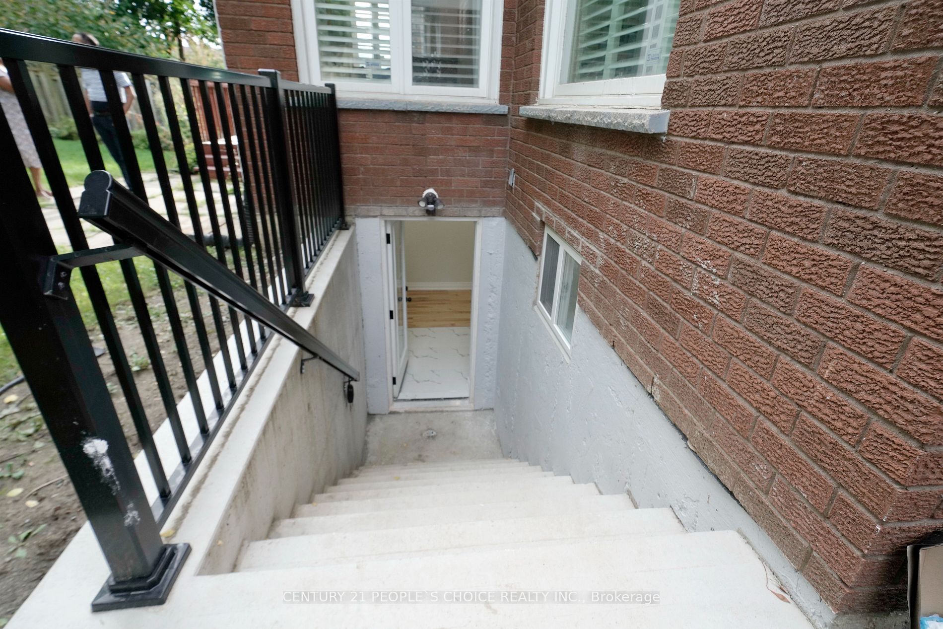 35 Hewlett Cres, #Bsmt