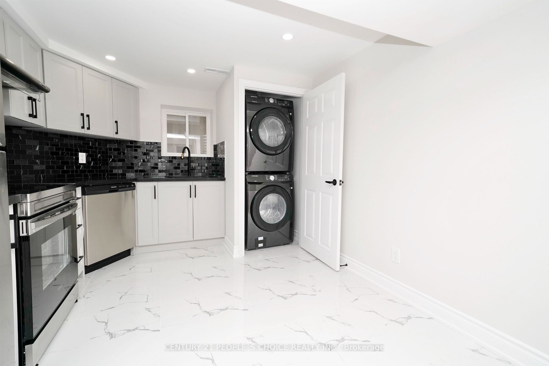 35 Hewlett Cres, #Bsmt