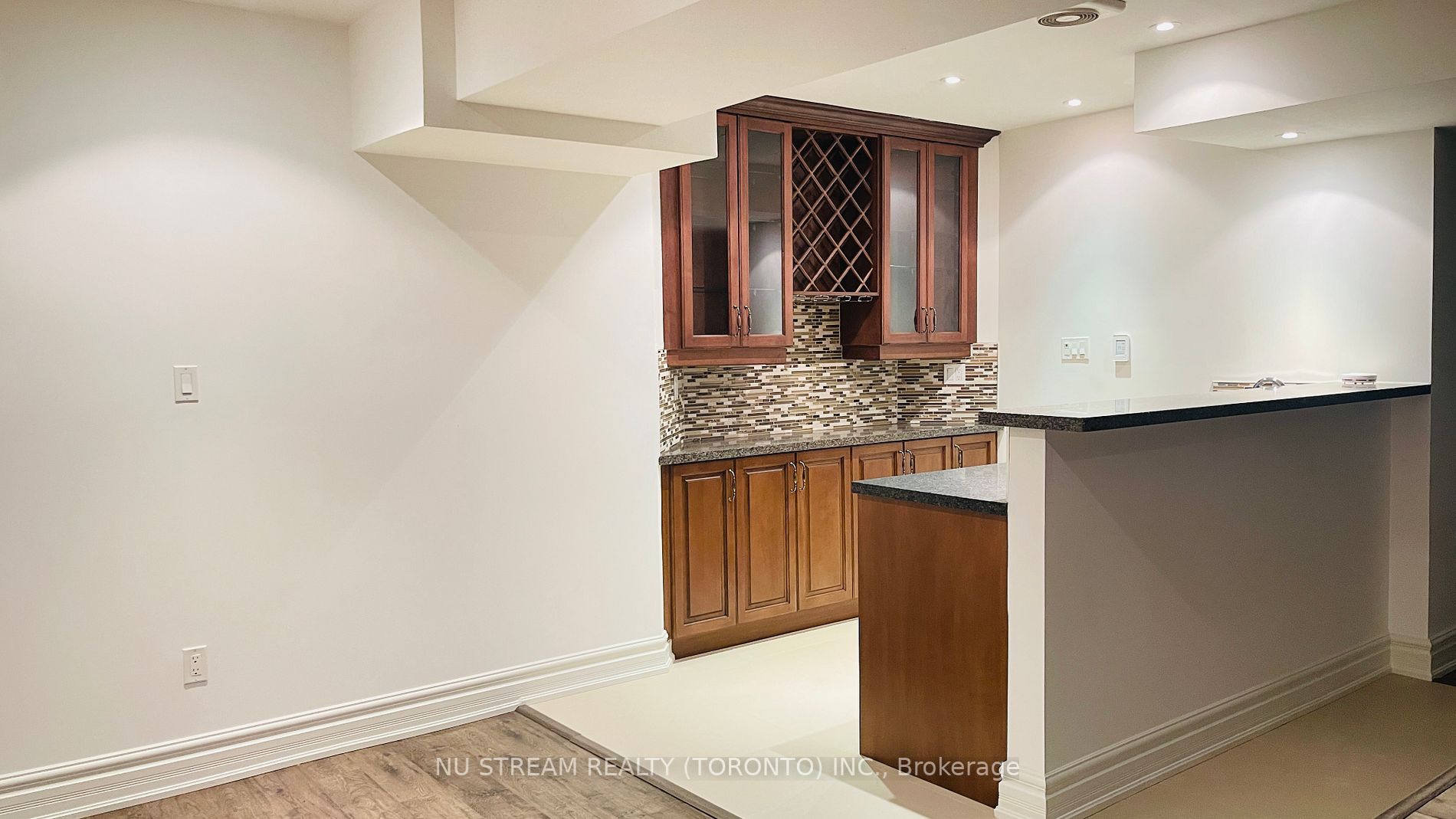 4 Willow Creek Drive