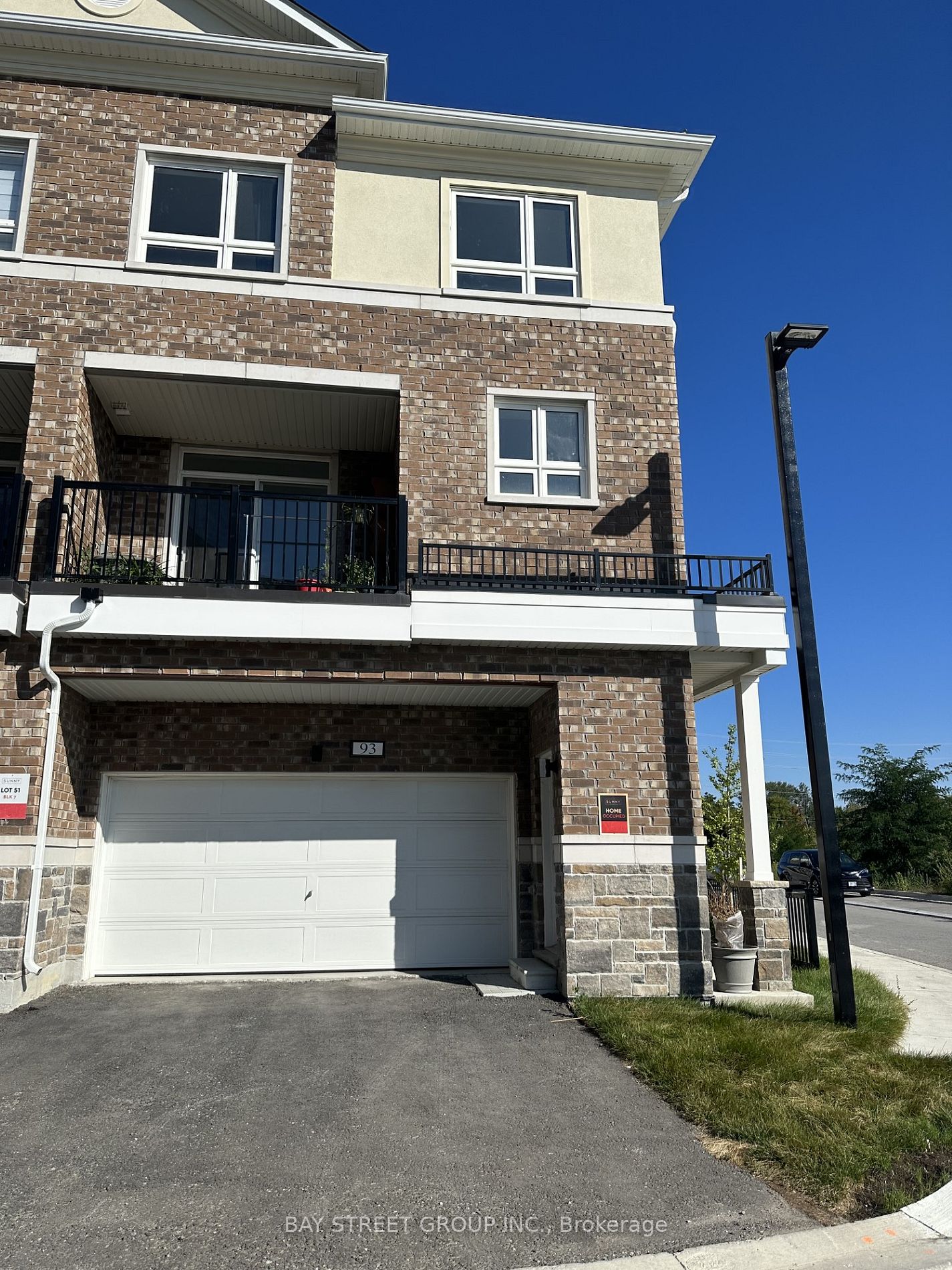 93 Chicago Lane