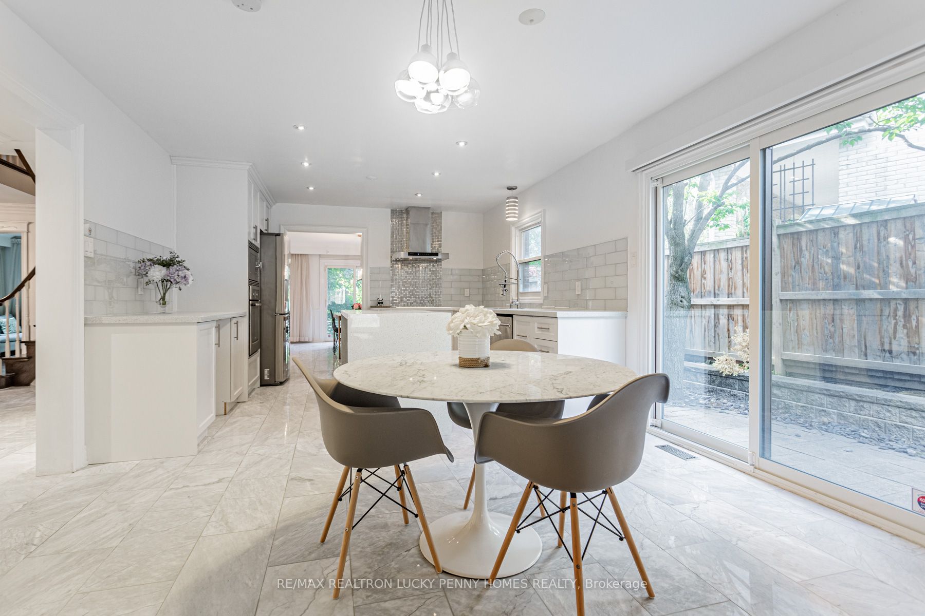 6 Village Squire Lane