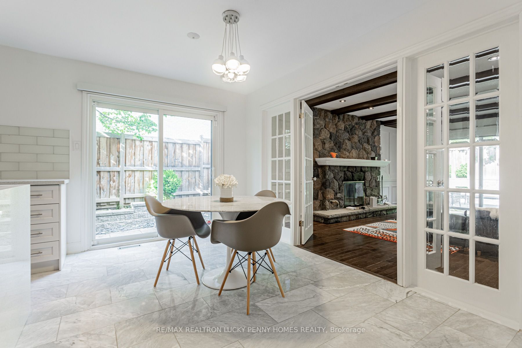 6 Village Squire Lane