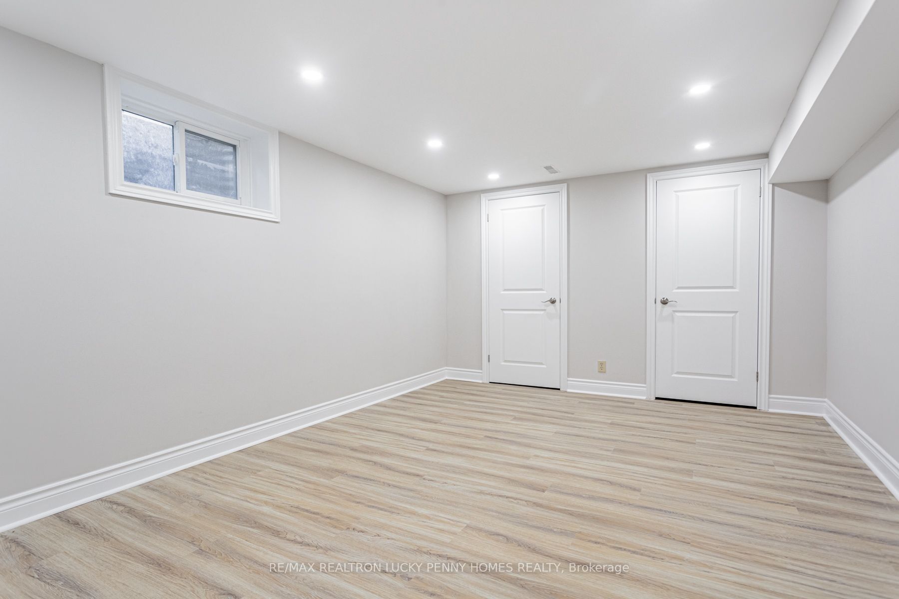 6 Village Squire Lane
