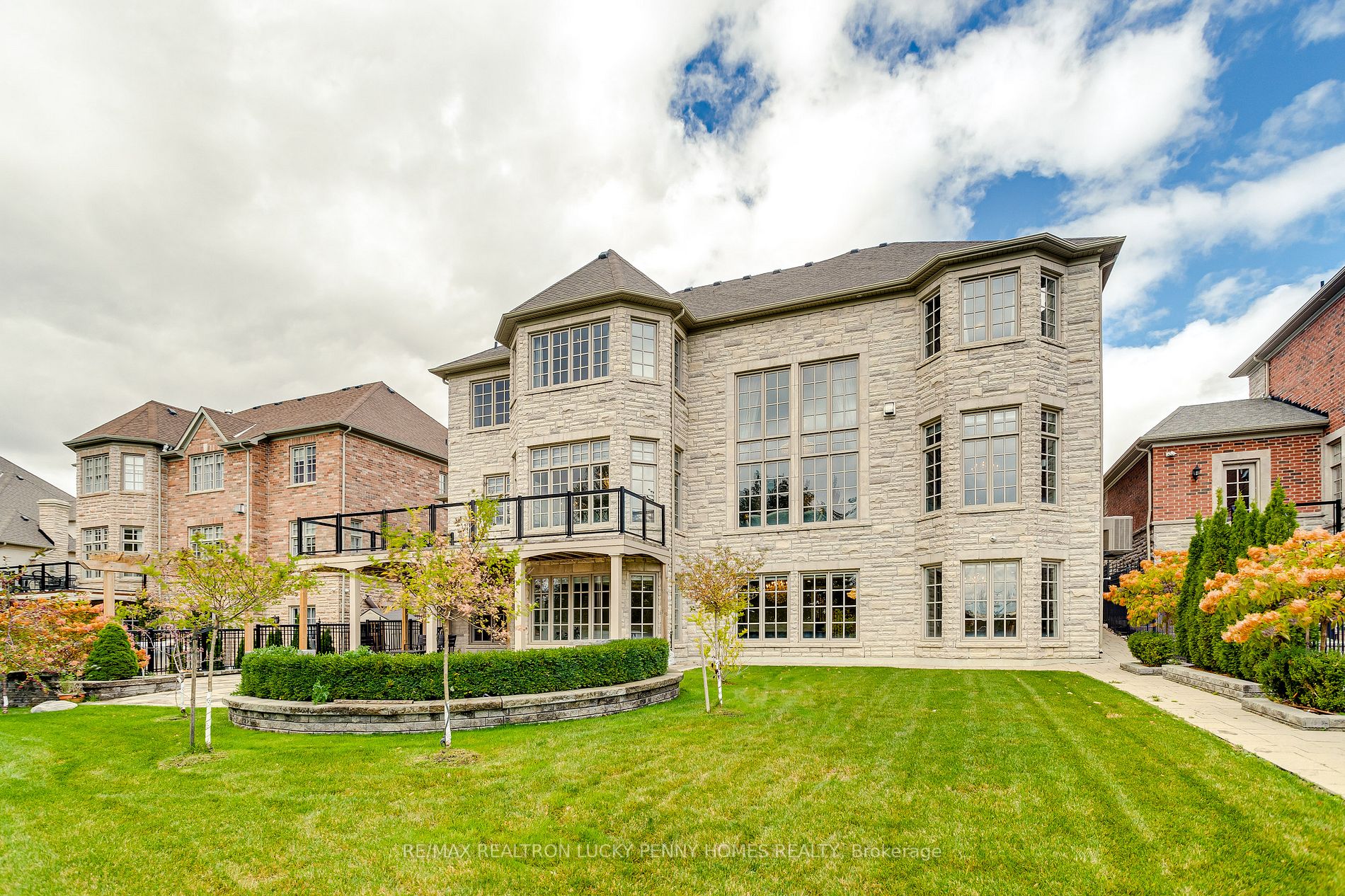 188 Angus Glen Blvd