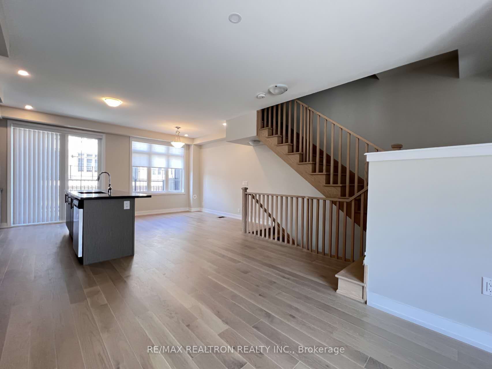 4 Guardhouse Crescent