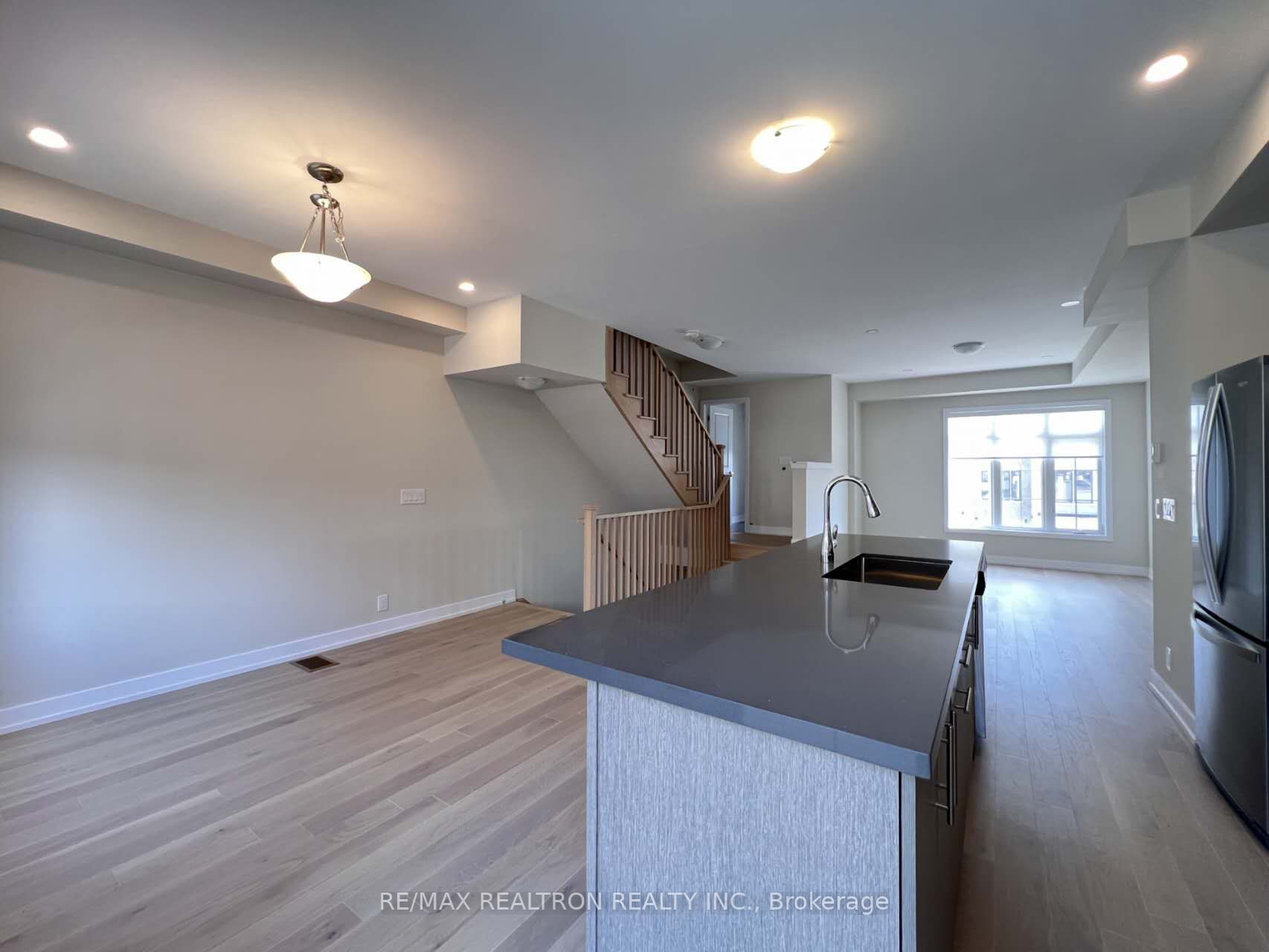 4 Guardhouse Crescent