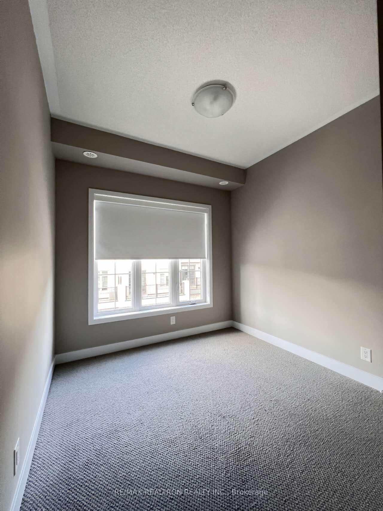 4 Guardhouse Crescent