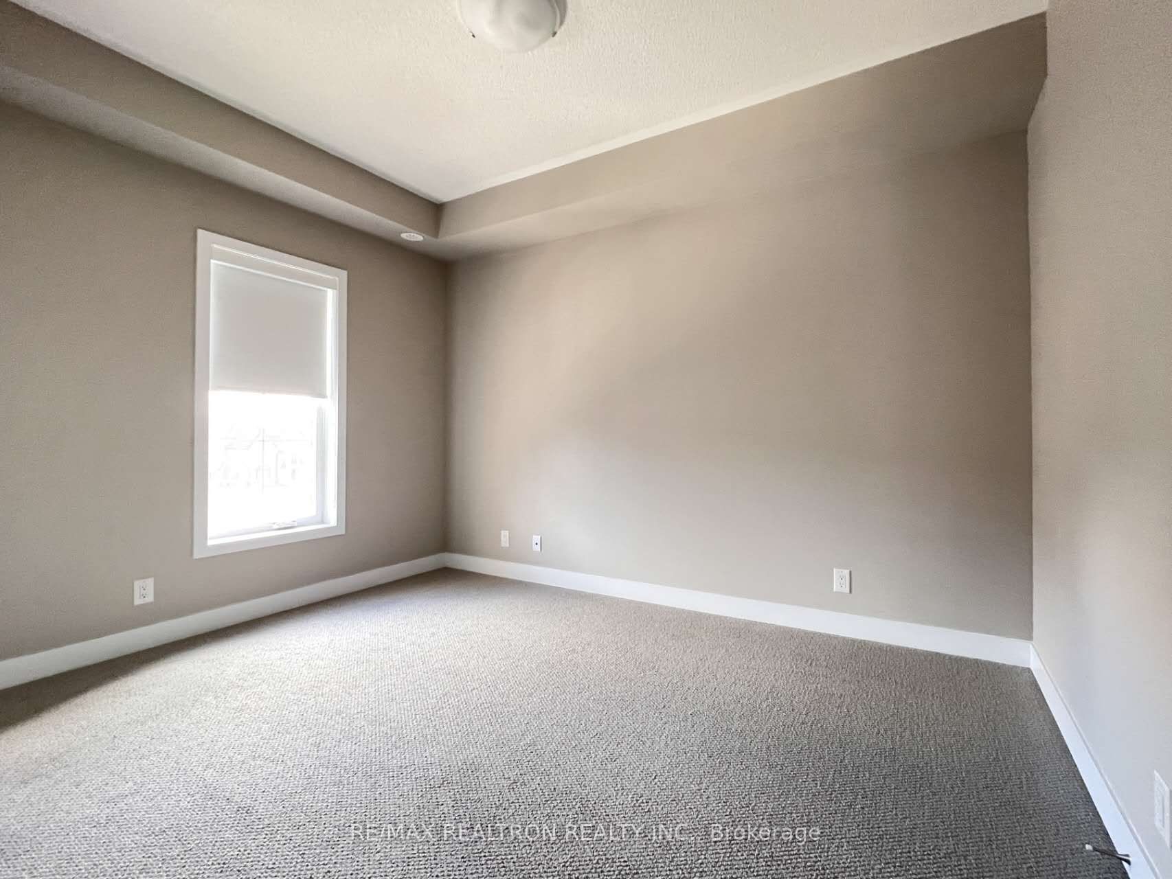 4 Guardhouse Crescent