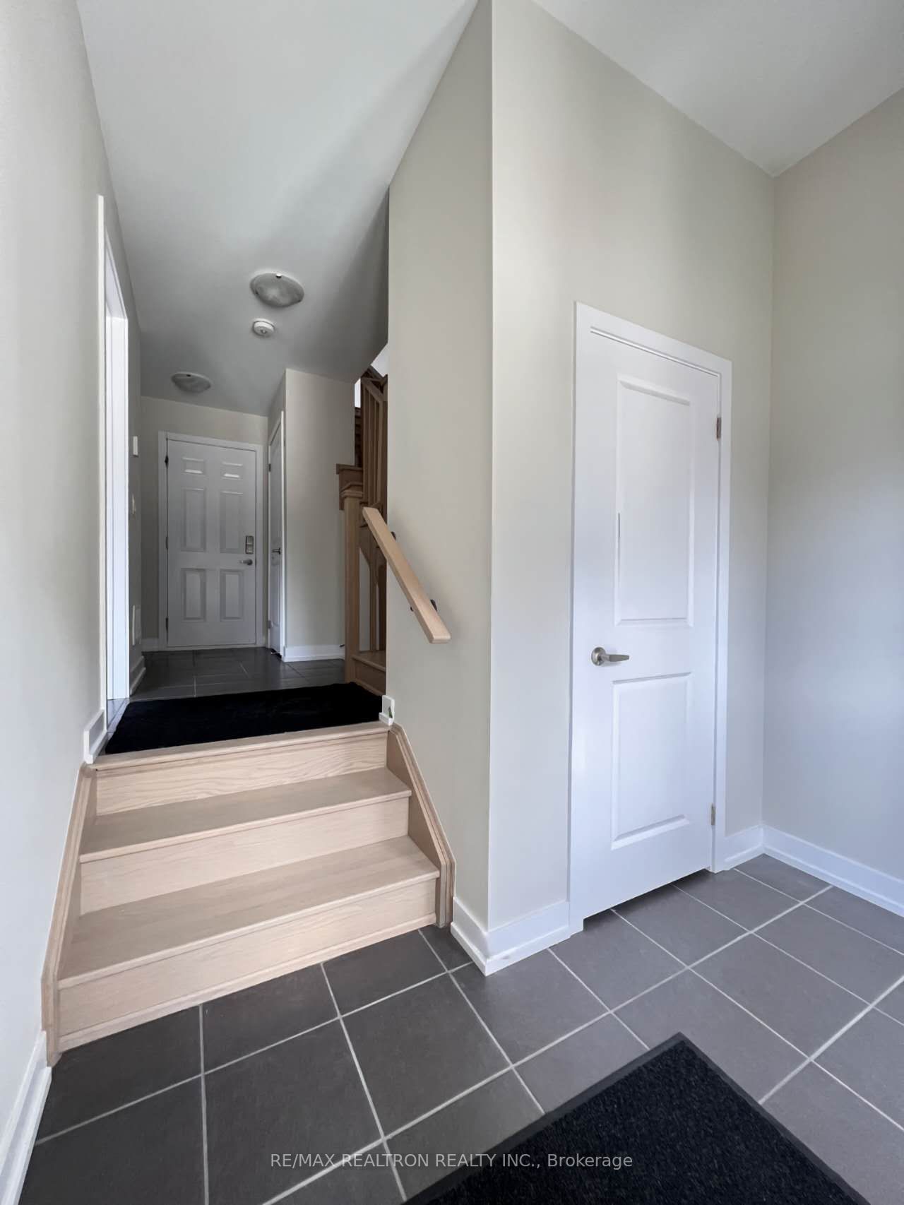 4 Guardhouse Crescent