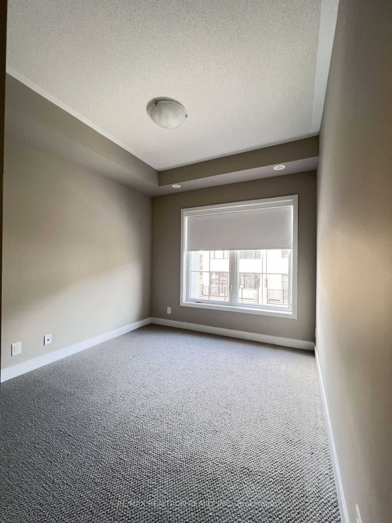 4 Guardhouse Crescent
