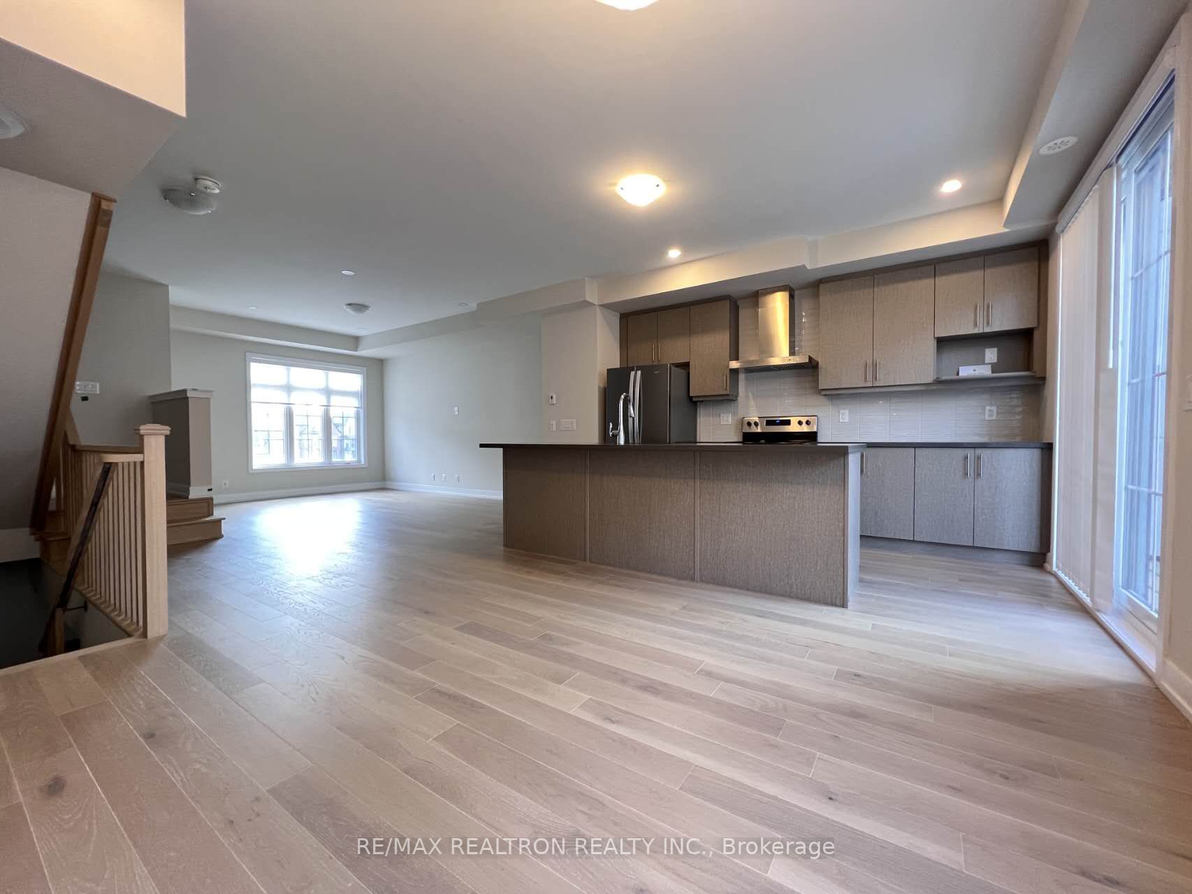 4 Guardhouse Crescent
