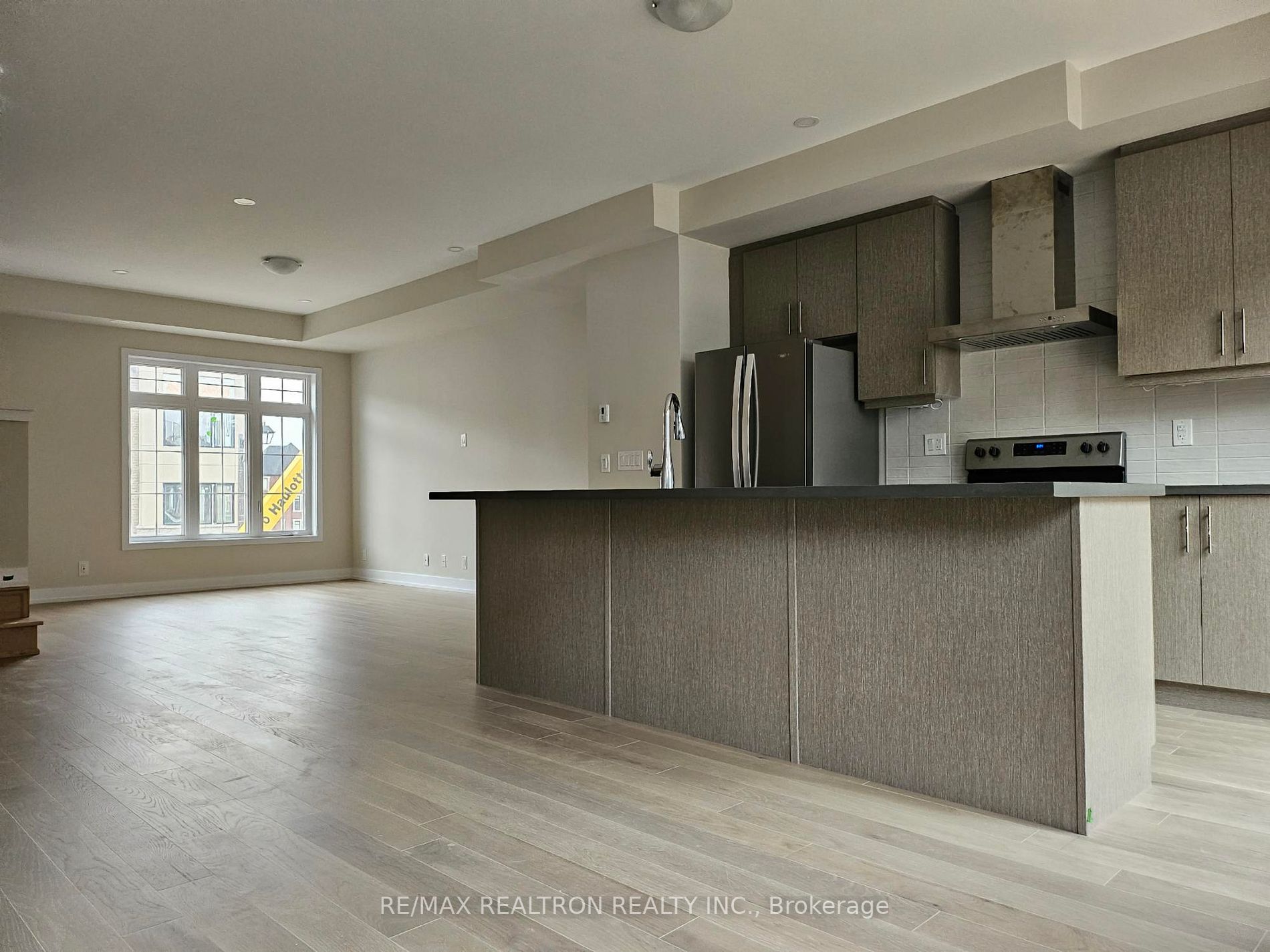 4 Guardhouse Crescent