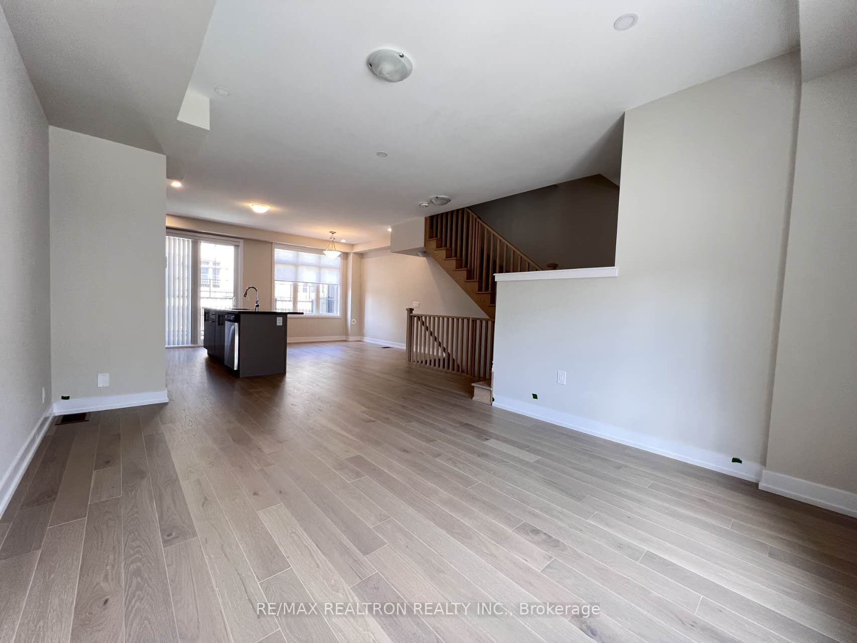 4 Guardhouse Crescent