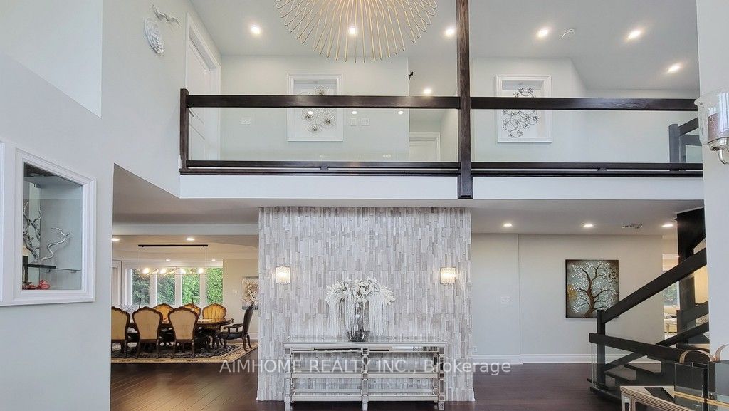 71 Rodeo Dr